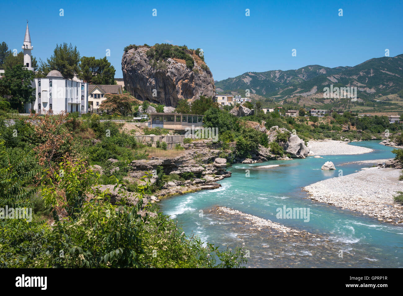 L'Vjose River (rivière Aoos en grec) à permettre, dans le sud du pays. Permet) a été détruit pendant la SECONDE GUERRE MONDIALE 2. Banque D'Images