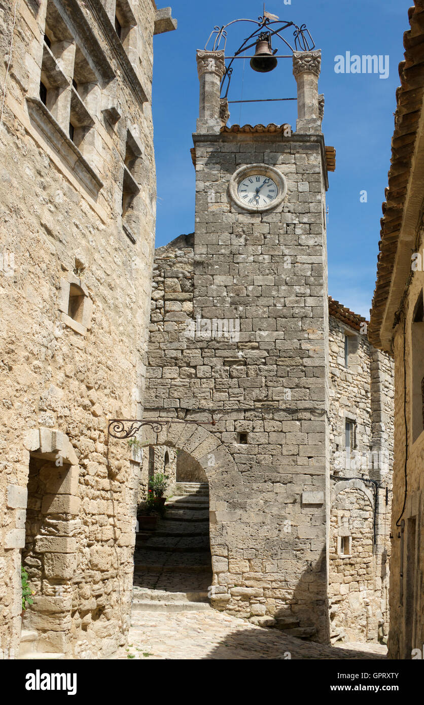Tour de l'horloge village médiéval Lacoste Luberon Provence France Banque D'Images
