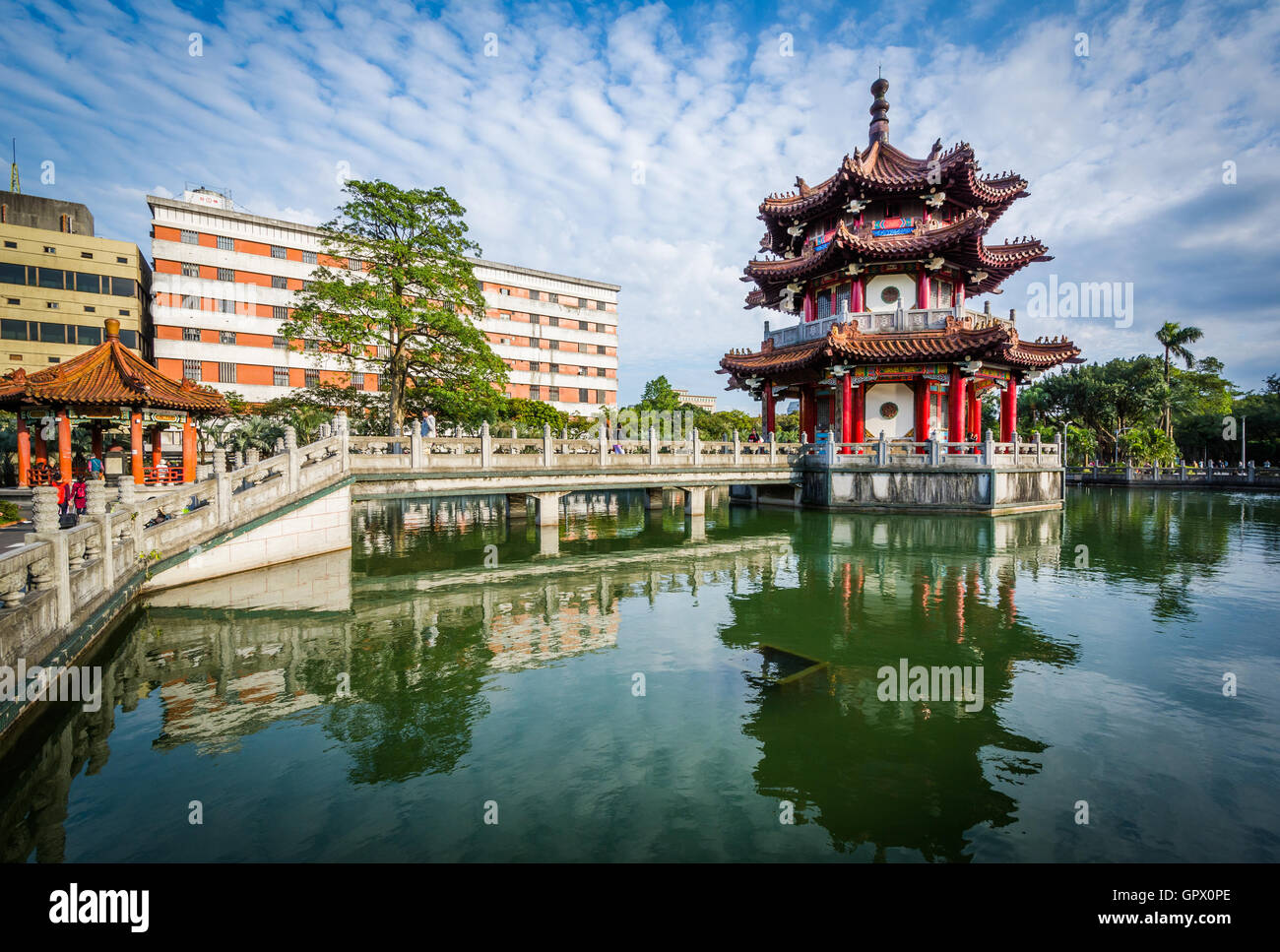 Bâtiment historique et de l étang à 2/28 de la paix, à Taipei, Taiwan. Banque D'Images
