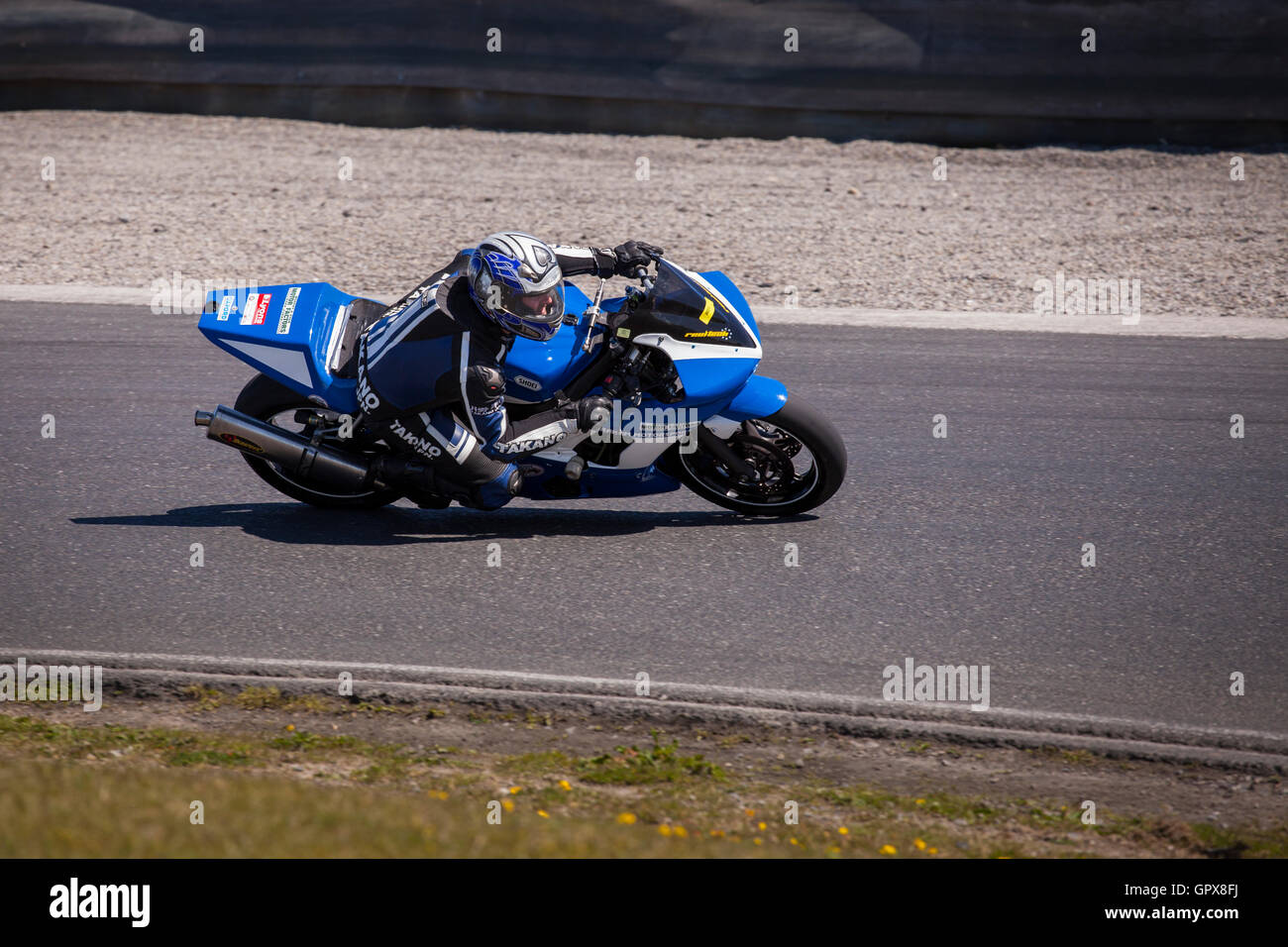 Les motocyclistes à une journée circuit équestre sur la piste de course de Mondello Park, dans le comté de Kildare, Irlande Banque D'Images