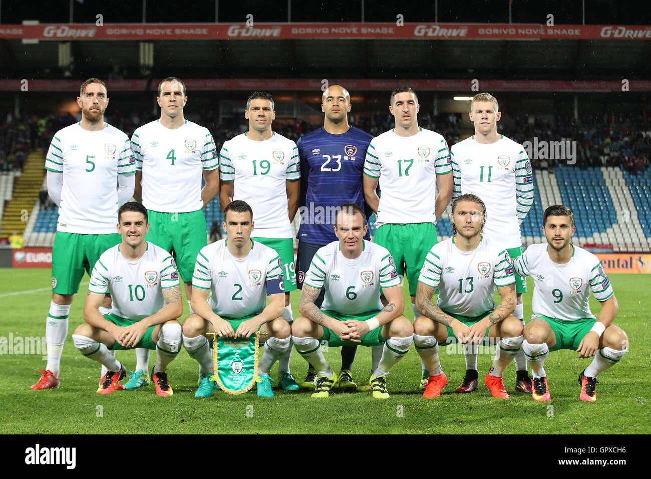 République d'Irlande (groupe de l'équipe Haut de page L - R) République d'Irlande est Richard Keogh, John O'Shea, Jonathan Walters, Darren Randolph, Stephen Ward et James McClean. (En bas (L - R) Robbie Brady, Seamus Coleman, Glenn Whelen, Jeff Hendrick et Shane long pendant la Coupe du Monde FIFA 2018, GROUPE D match de qualification à l'Rajko Mitic Stadium, Belgrade. Banque D'Images