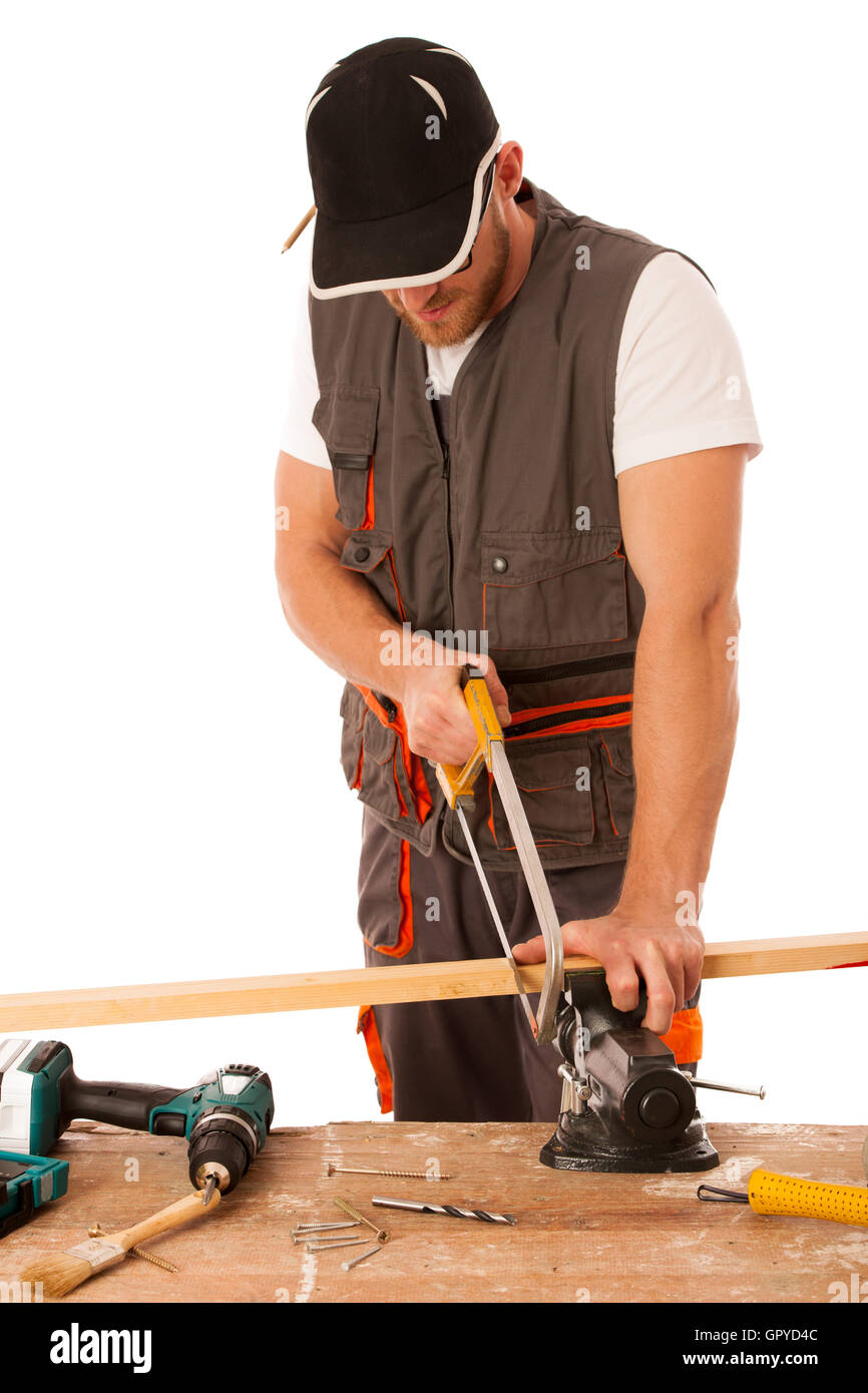 Jeune menuisier coupe une latte en bois avec une scie isolated over white Banque D'Images
