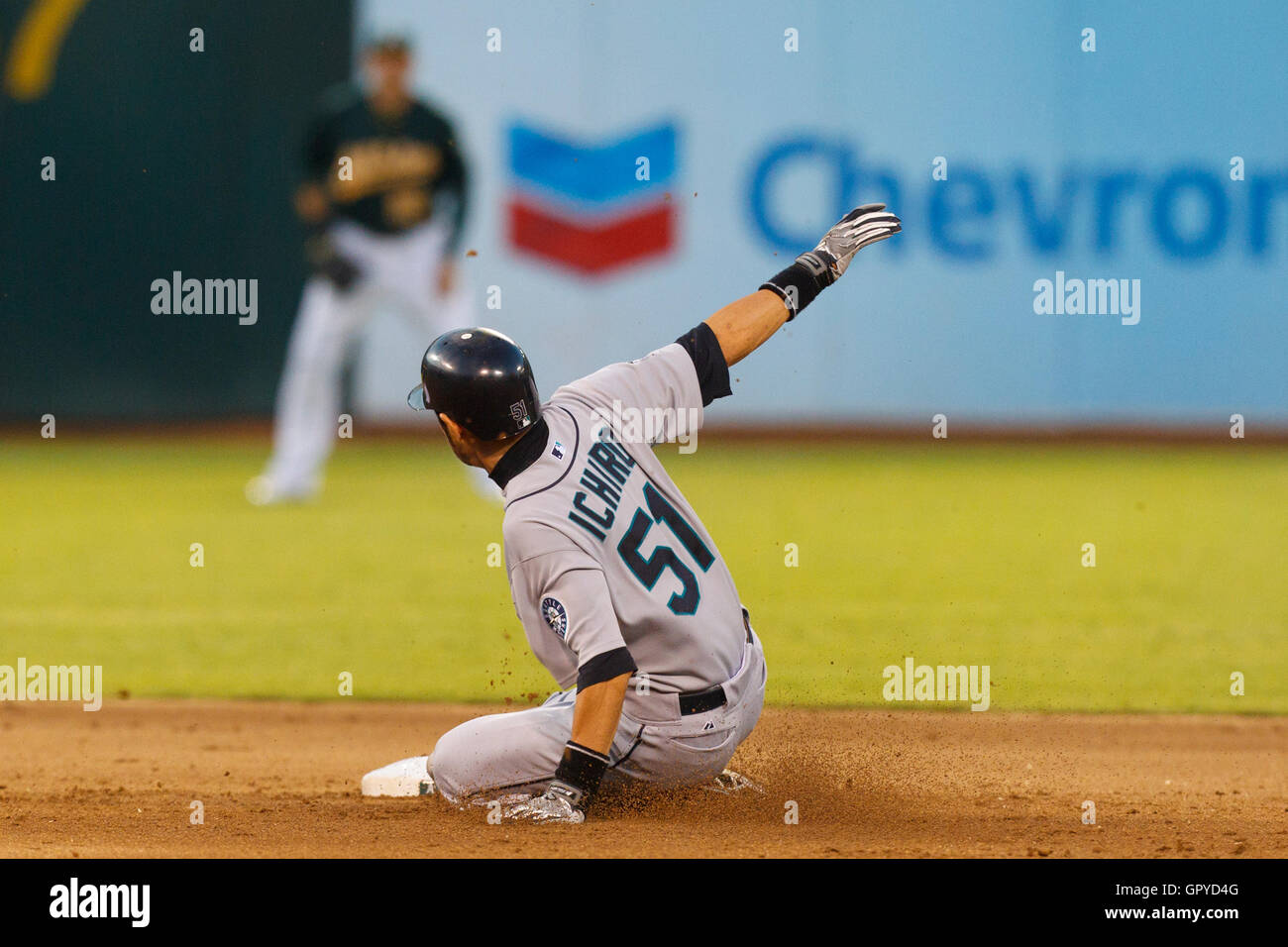 5 juillet 2011, Oakland, CA, USA, Seattle Mariners Ichiro voltigeur de droite Suzuki (51) vole la deuxième base contre les Athletics d'Oakland au cours de la sixième manche chez O.co Coliseum. Banque D'Images