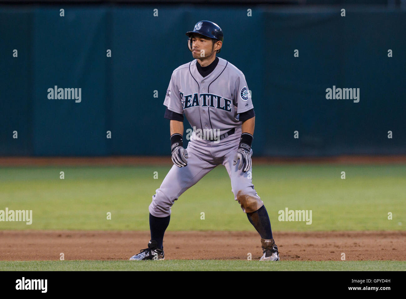 5 juillet 2011, Oakland, CA, USA, Seattle Mariners Ichiro voltigeur de droite Suzuki (51) conduit à la deuxième base contre les Athletics d'Oakland au cours de la sixième manche chez O.co Coliseum. Seattle défait 4-2 Oakland en 10 manches. Banque D'Images