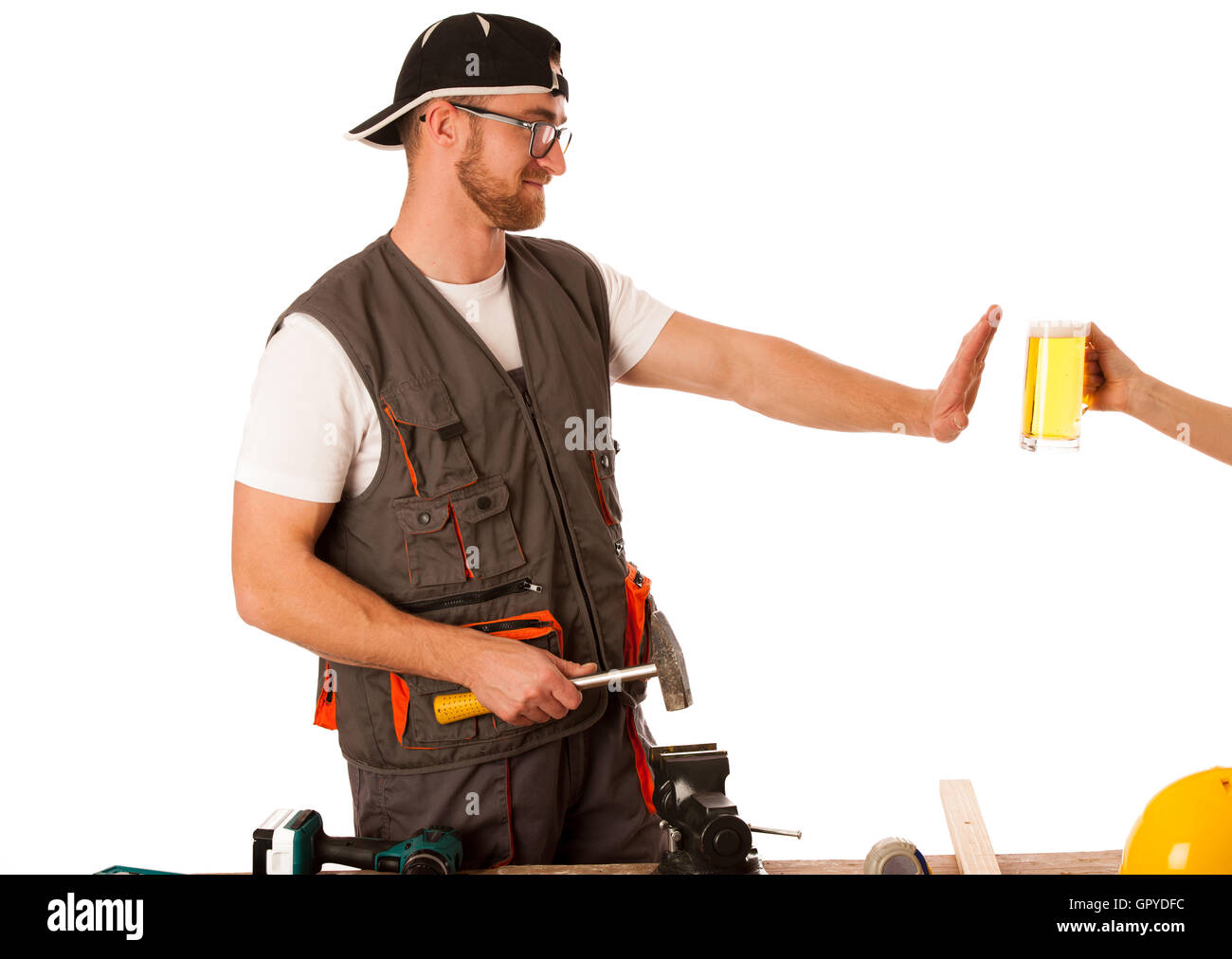 Homme Vêtements de travail en refusant la bière, ne buvez pas le travail isolé. Banque D'Images