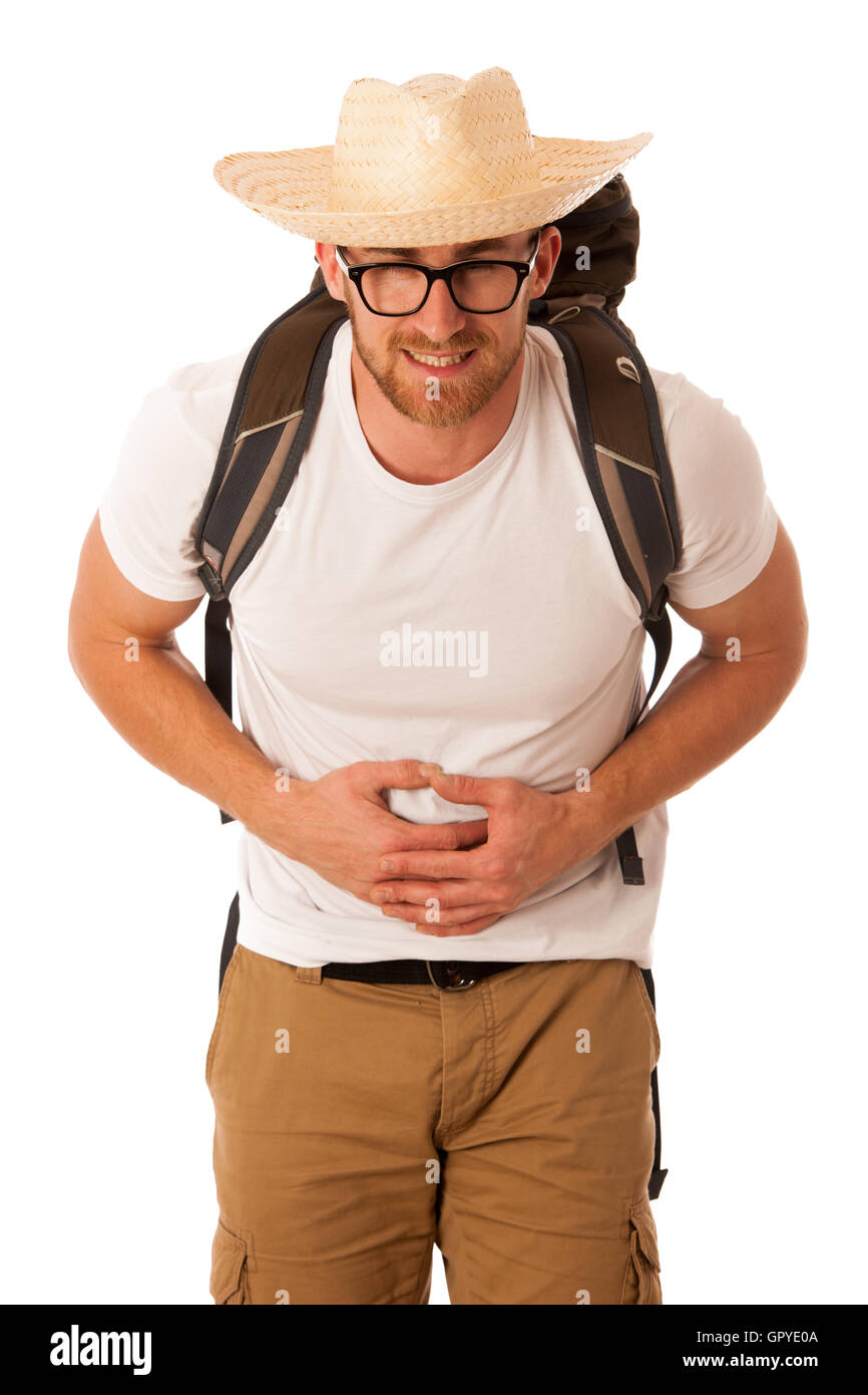 Traveler avoir mal d'estomac, nausée wearing straw hat, chemise blanche et sac à dos. Isolated over white. Banque D'Images