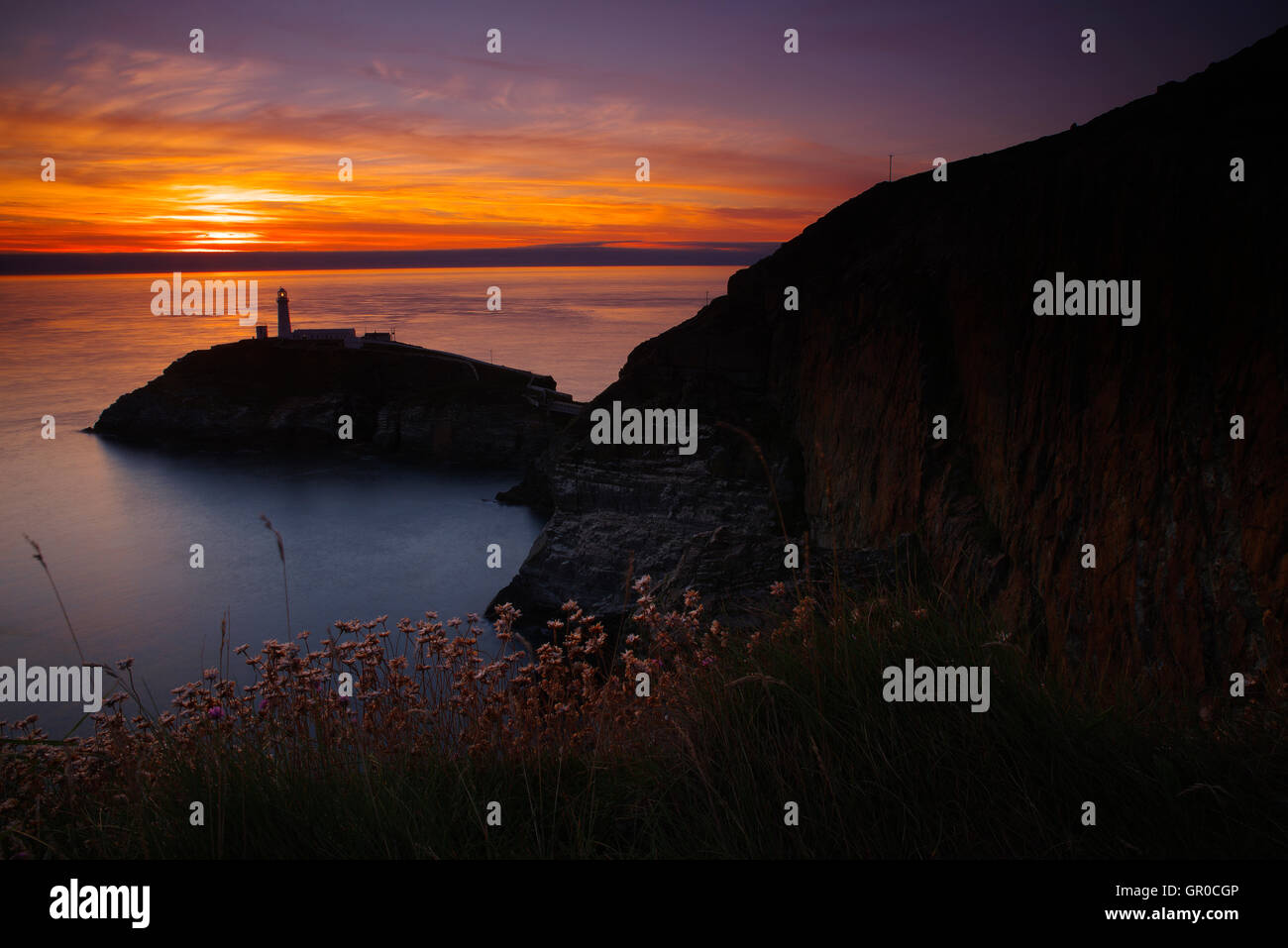 Phare de South Stack au coucher du soleil, île d'Anglesey, Banque D'Images