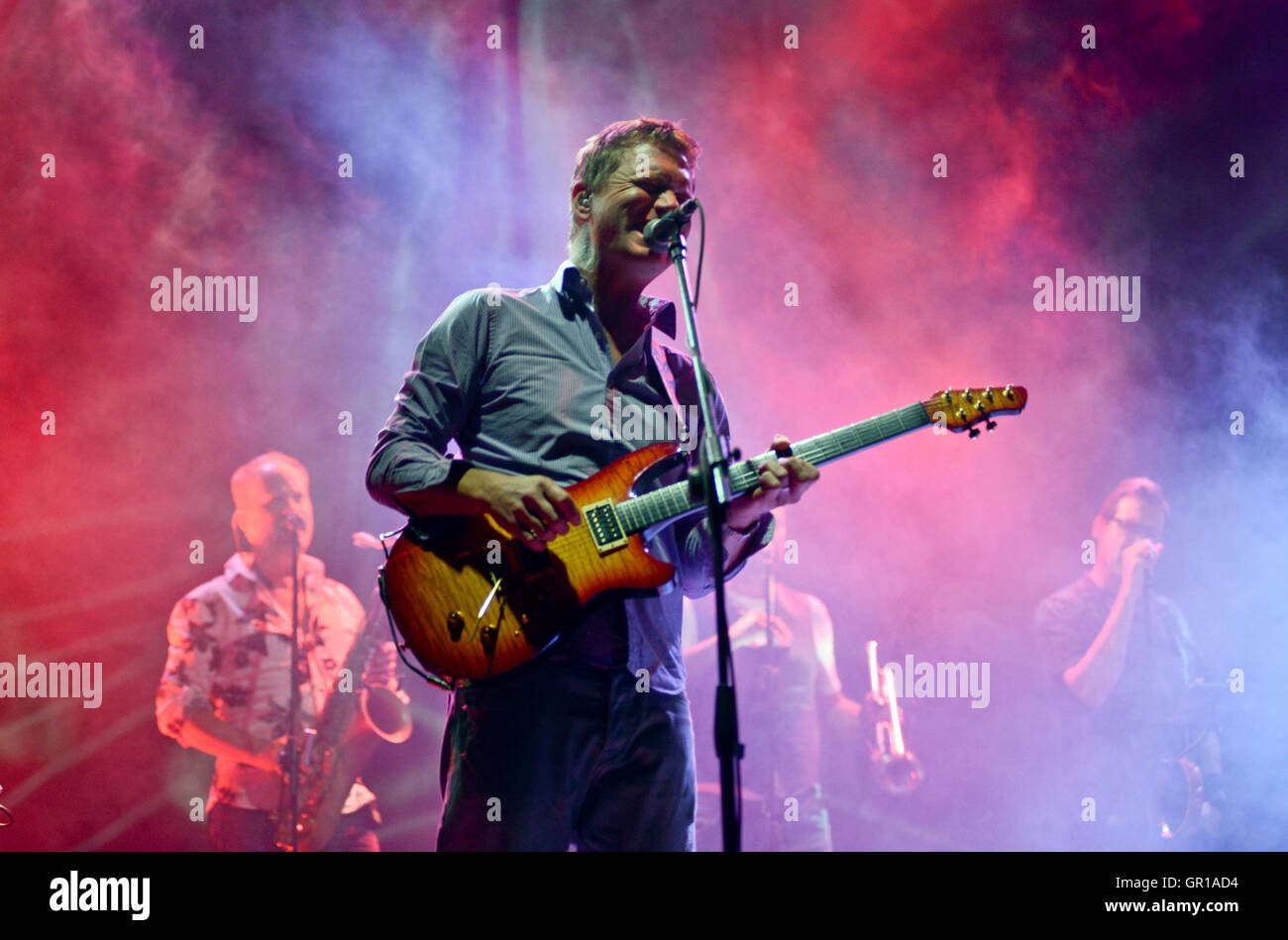 La bande 42 ont eu leur premier concert jamais à Buenos Aires. Photo : guitariste Nathan King Banque D'Images