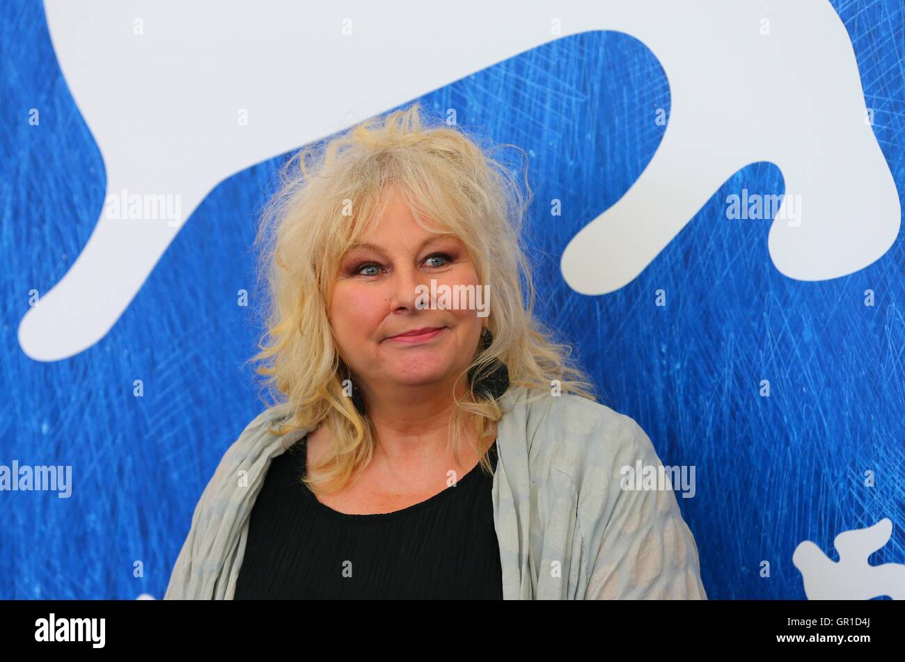 Venise, Italie. Sep 6, 2016. L'actrice Yolande Moreau assiste à un photocall pour le film 'Une vie' en compétition au 73e Festival du Film de Venise à Venise, Italie, le 6 septembre 2016. Credit : Gong Bing/Xinhua/Alamy Live News Banque D'Images