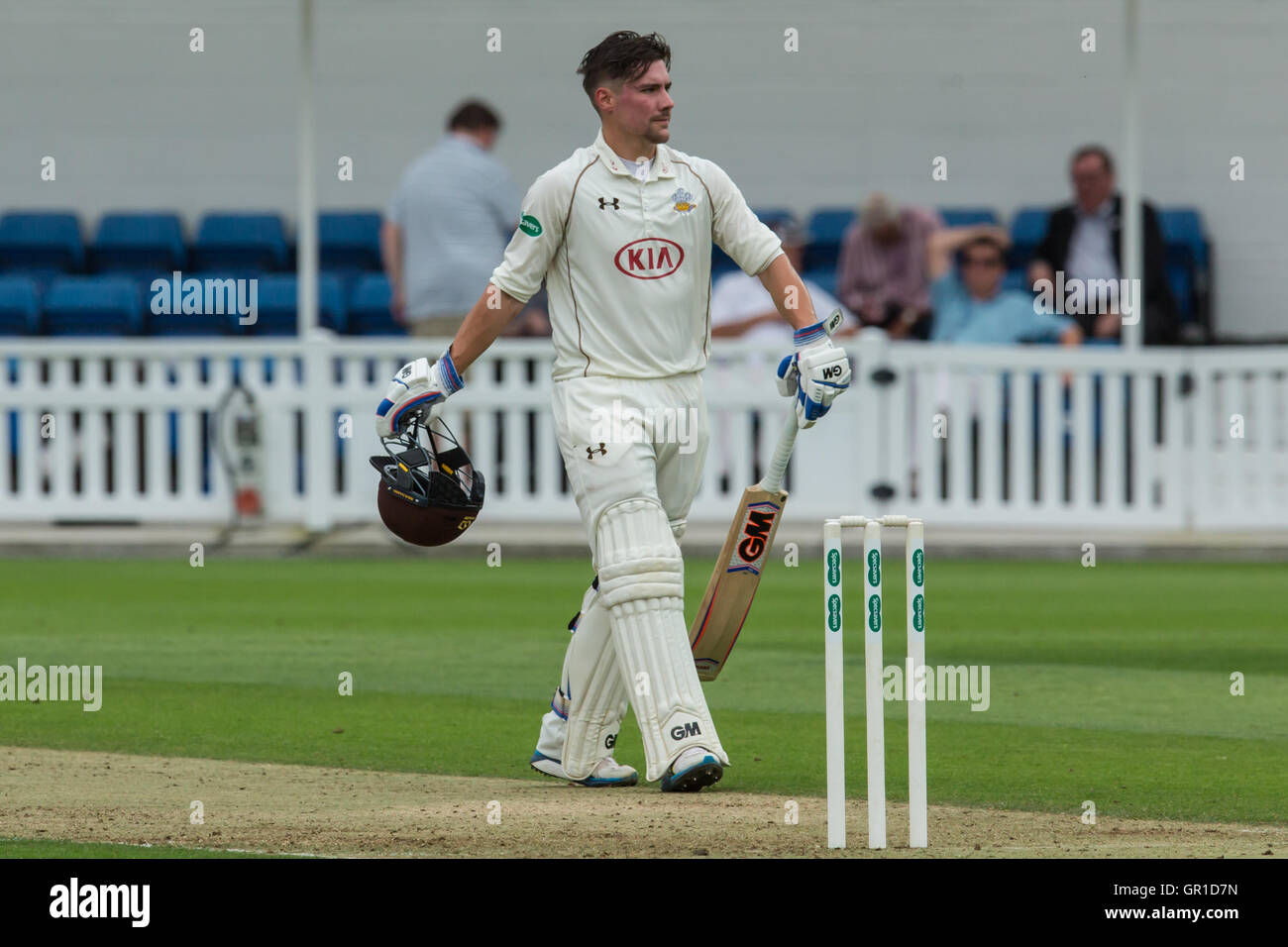 Londres, Royaume-Uni. 6 septembre 2016. Rory Burns pour Surrey au bâton lors de la première journée de la Division d'un Championnat Specsavers County match contre Hampshire à l'Ovale. David Rowe/Alamy live news. Banque D'Images