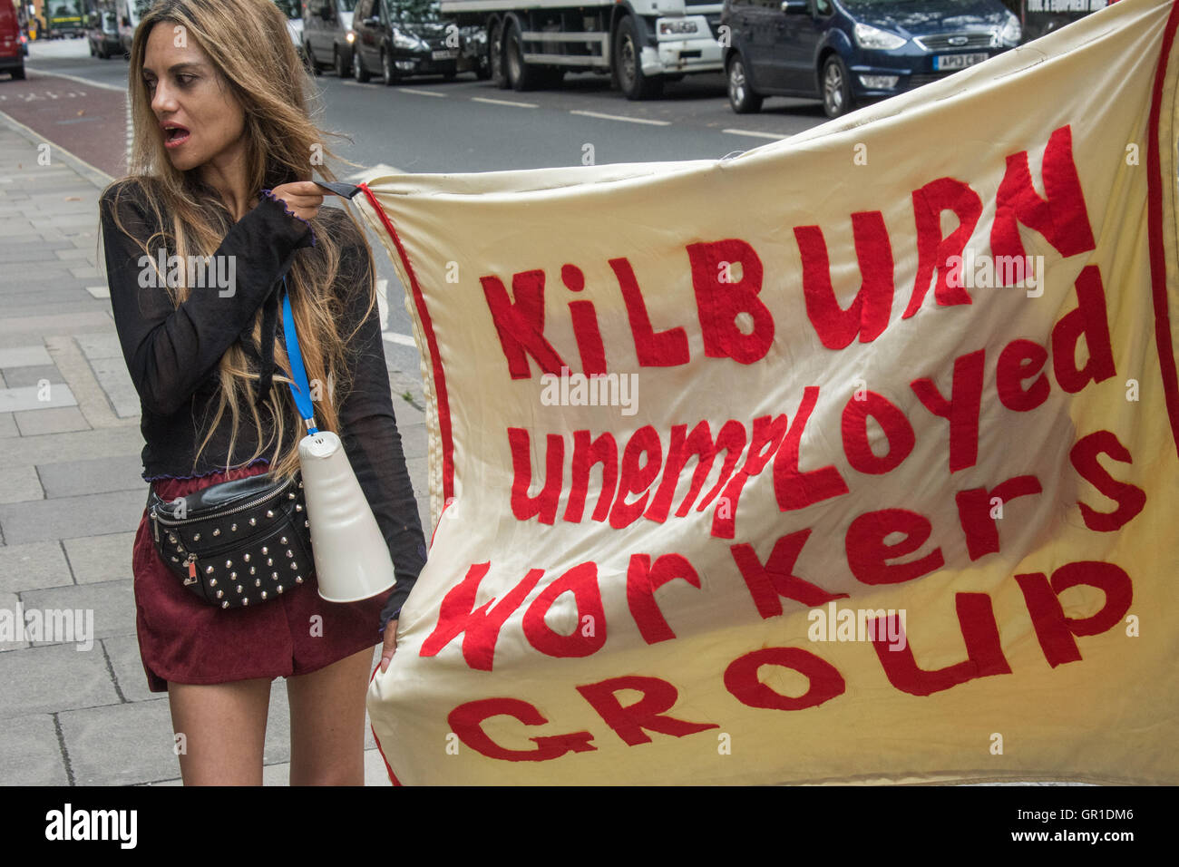 Londres, Royaume-Uni. 6e septembre 2016. Le groupe des travailleurs sans emploi de Kilburn protester contre les nombreuses différentes coupes et attaques contre des prestataires, en particulier ceux ayant une déficience à l'extérieur de la BMA AC à Tavistock Square. Ils protestaient contre la preuve médicale du GPs étant rejeté par Maximus les évaluateurs de l'aptitude au travail, dont la plupart ne disposent pas des connaissances médicales et exhorte le BMA de confronter le gouvernement sur ce point et, de l'EMA à conseiller à ses patients GPs pour les lettres nécessaires par des patients pour des évaluations de la capacité de travail. Crédit : Peter Marshall/Alamy Live News Banque D'Images