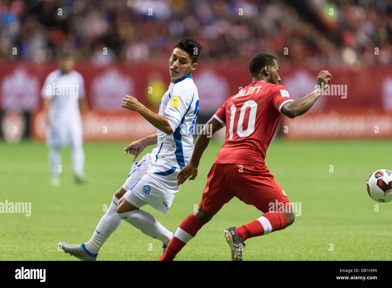 Vancouver, Canada. 6 Septembre, 2016. Le milieu de terrain DAVID HOILETT JUNIOR (10) du Canada pour la balle. Le Canada contre El Salvador, BC Place Stadium. Score final 3-1 Canada. Credit : Gerry Rousseau/Alamy Live News Banque D'Images