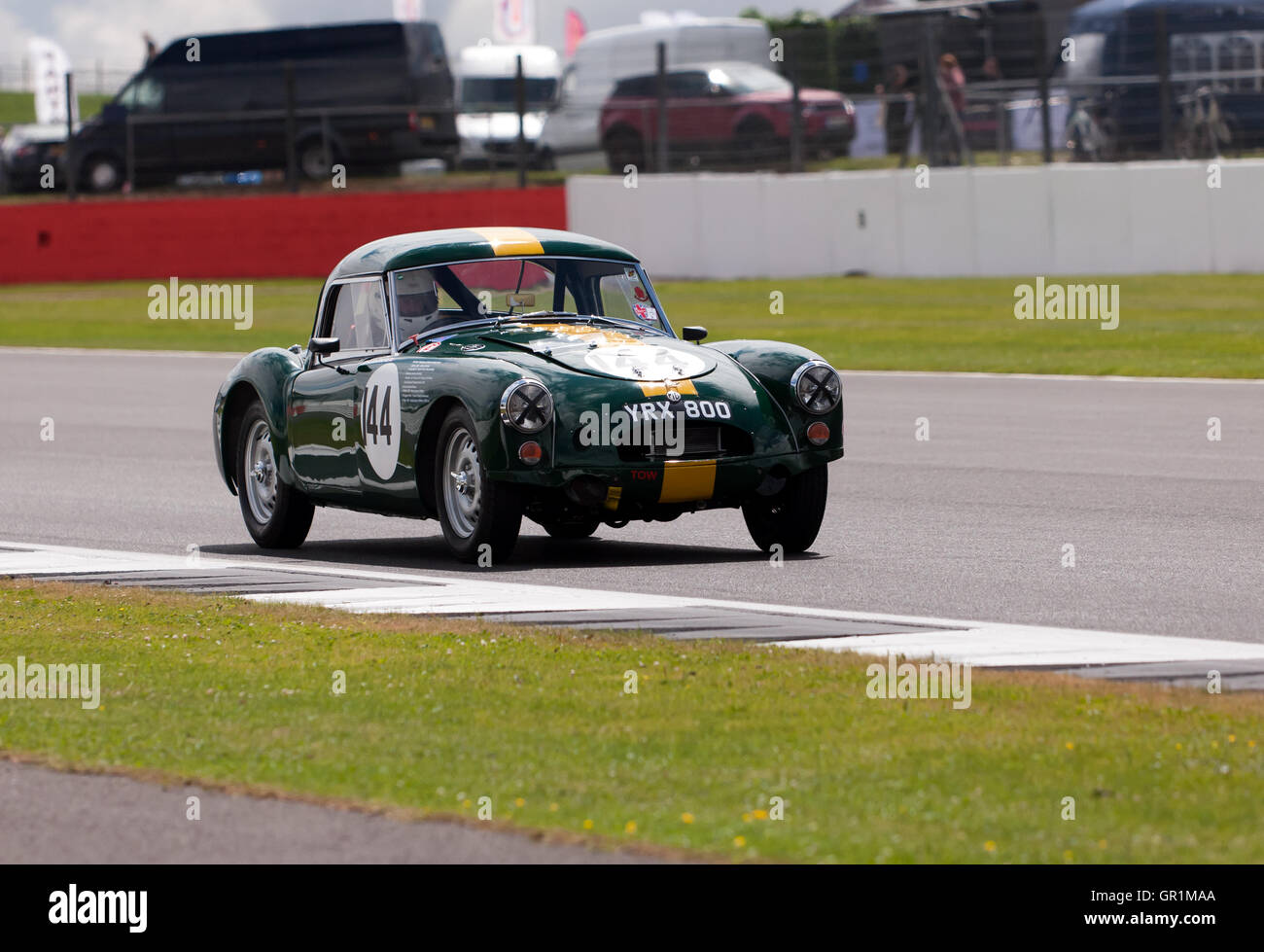 Une MGA1958 Twin peut entraîné par Mark Ellis lors d'une séance de qualification pour le RAC Tourist Trophy pour GTCars pré historique '63 Banque D'Images