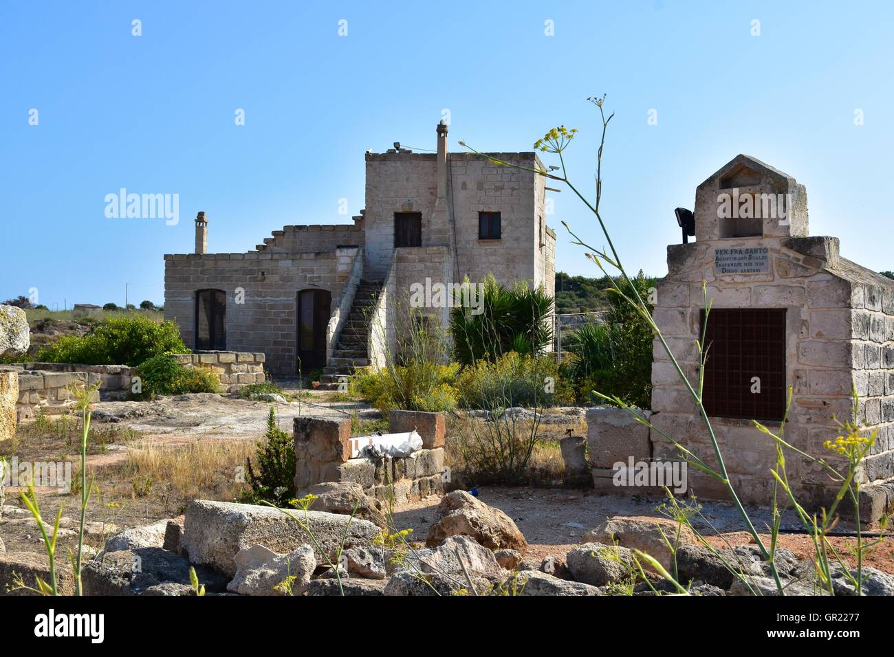 Paysage désertique avec rural typique de la vieille maison italienne Favignana, Sicile, Italie. Banque D'Images