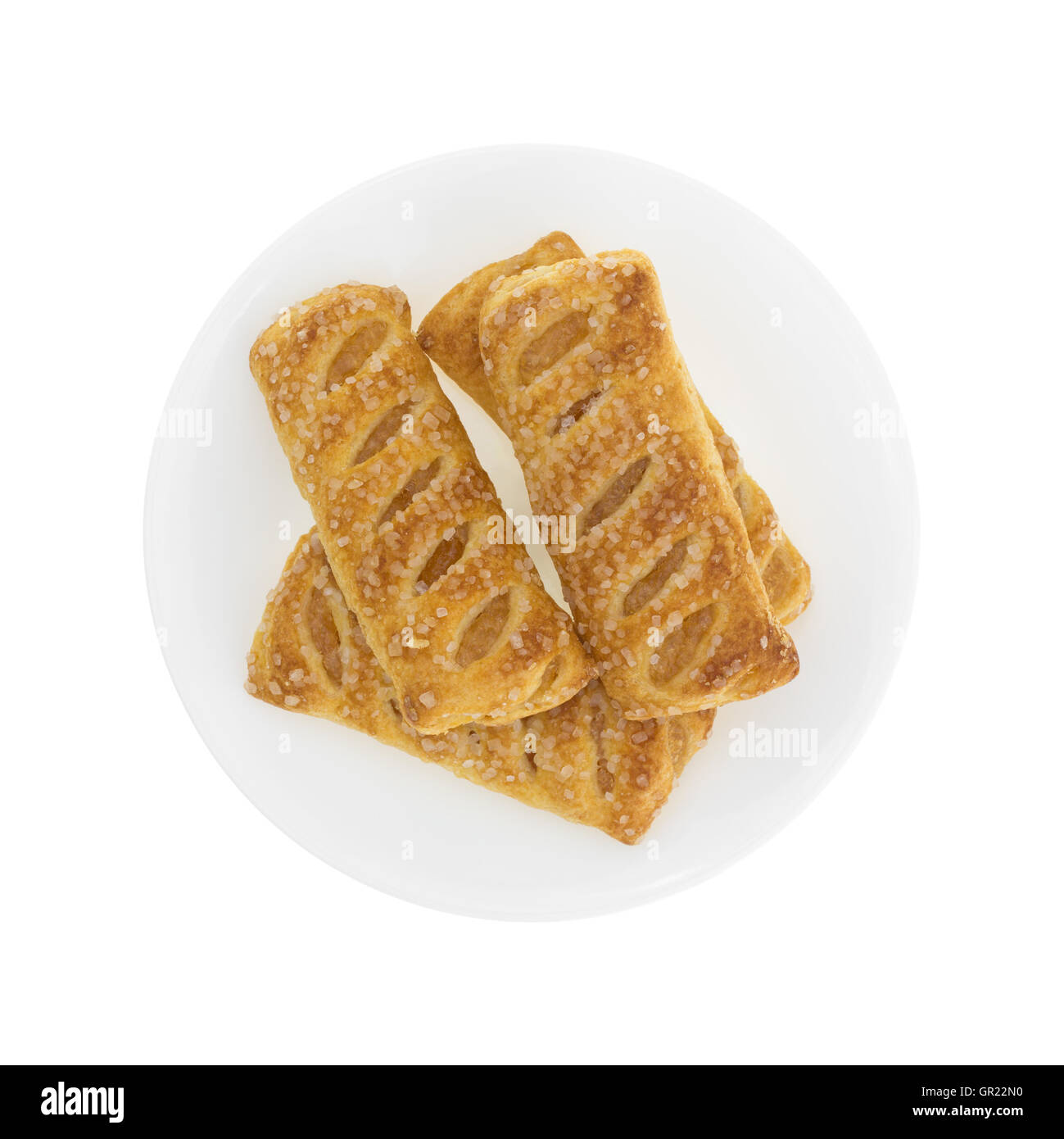 Vue de dessus d'un groupe de dragées aux tartes aux fruits Apple sur un plateau isolé sur un fond blanc. Banque D'Images