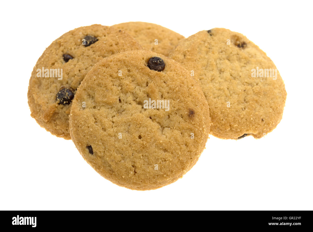 Un petit groupe de vanille chocolat chip cookies isolé sur un fond blanc. Banque D'Images