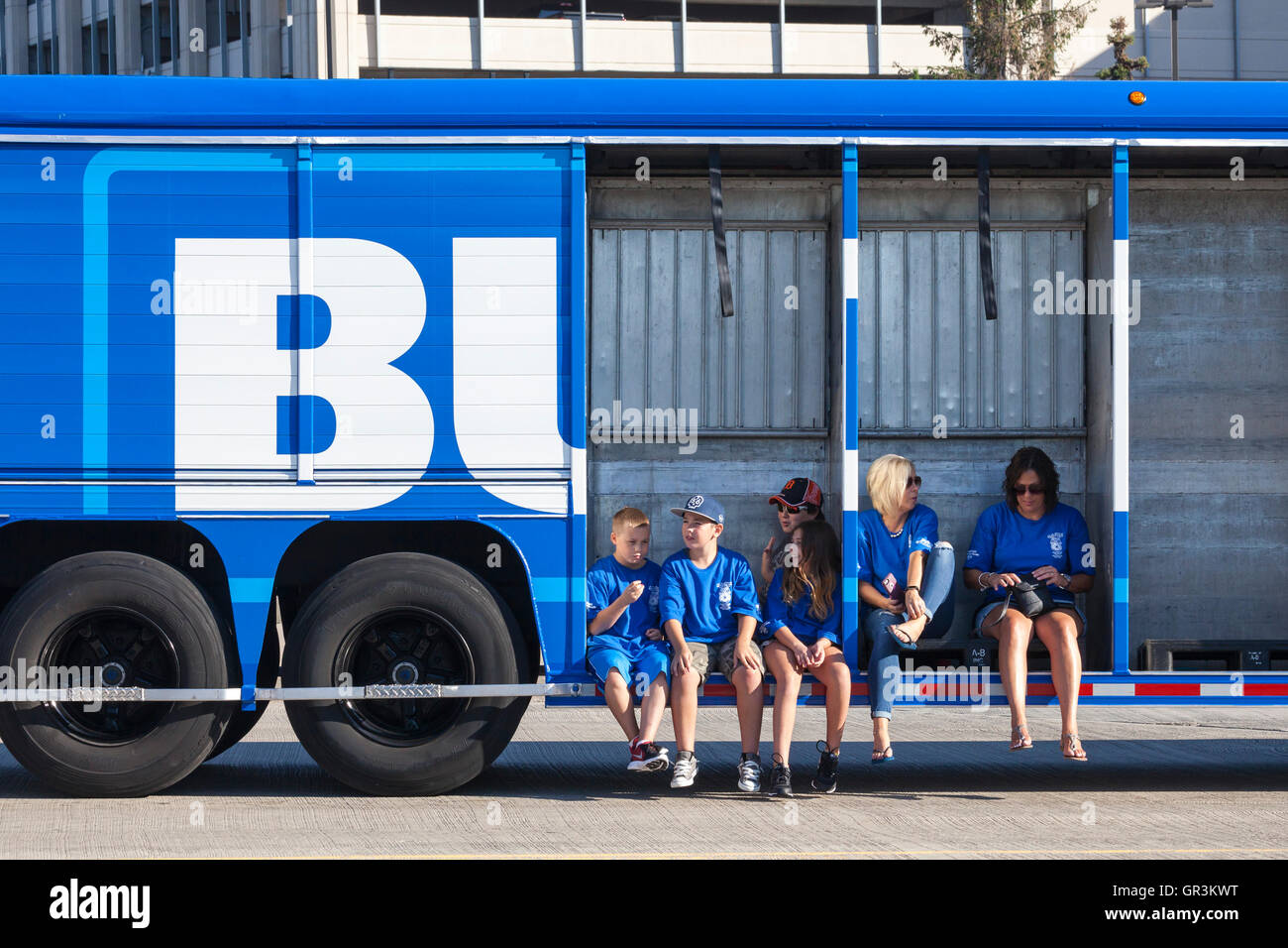 Detroit, Michigan - les membres de l'Union et les enfants voyagent dans un camion de livraison de bière au cours du travail de Detroit Day Parade. Banque D'Images