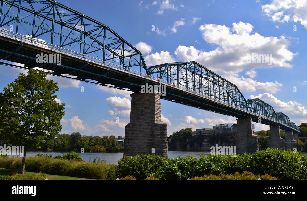 Le Walnut Street Bridge bleu à Chattanooga, Tennessee Banque D'Images