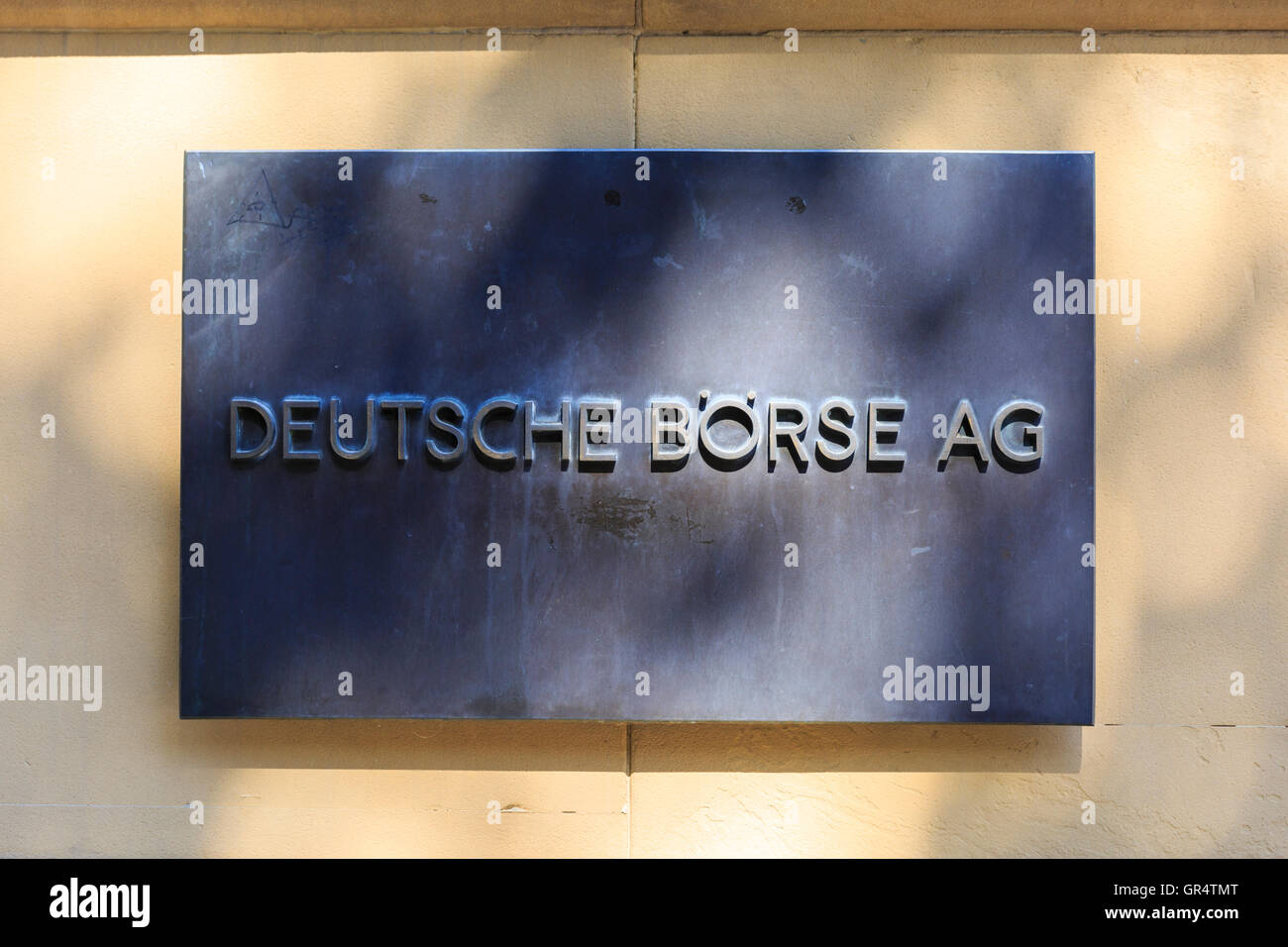 Deutsche Börse AG affiche à l'extérieur de la Bourse allemande Building, Francfort, Allemagne Banque D'Images