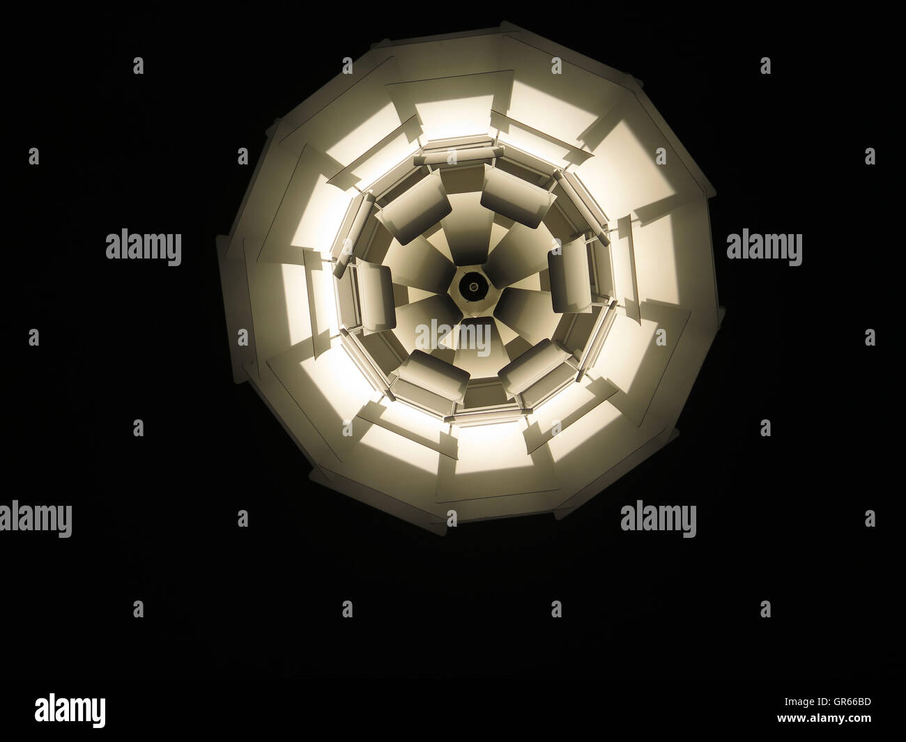 Close-up de lampe abat suspendu au plafond Banque D'Images