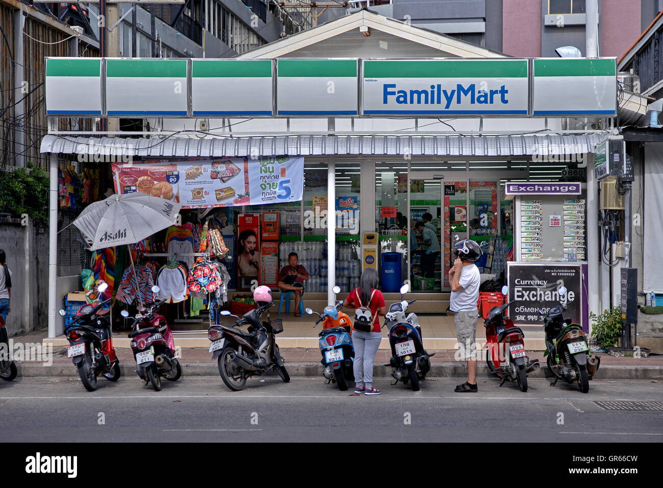 Family Mart convenience store. S. E. Asie Thaïlande Banque D'Images