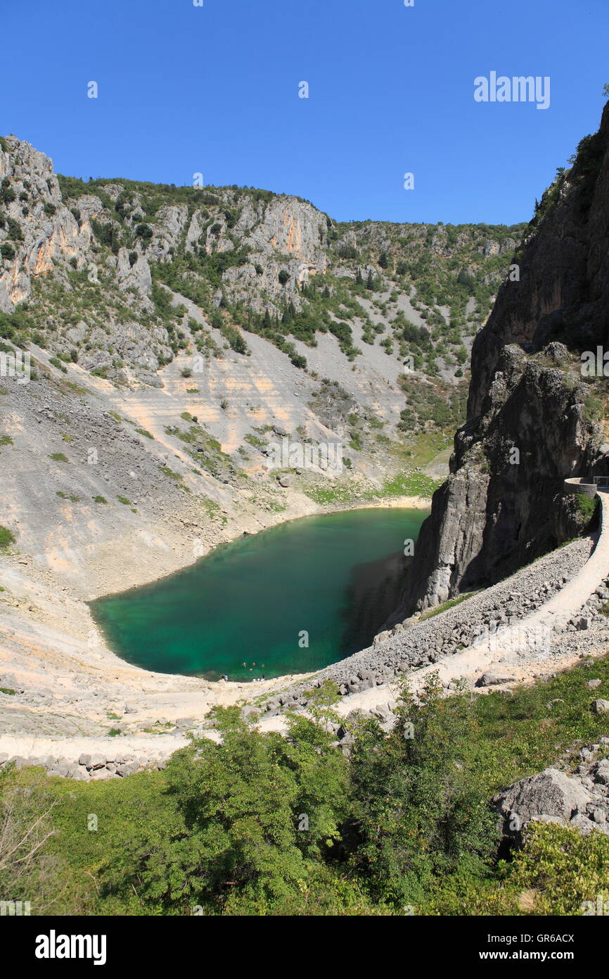 Lac Modro jezero, bleu d'environ 100 mètres de profondeur, Imotski, Italy, Europe Banque D'Images