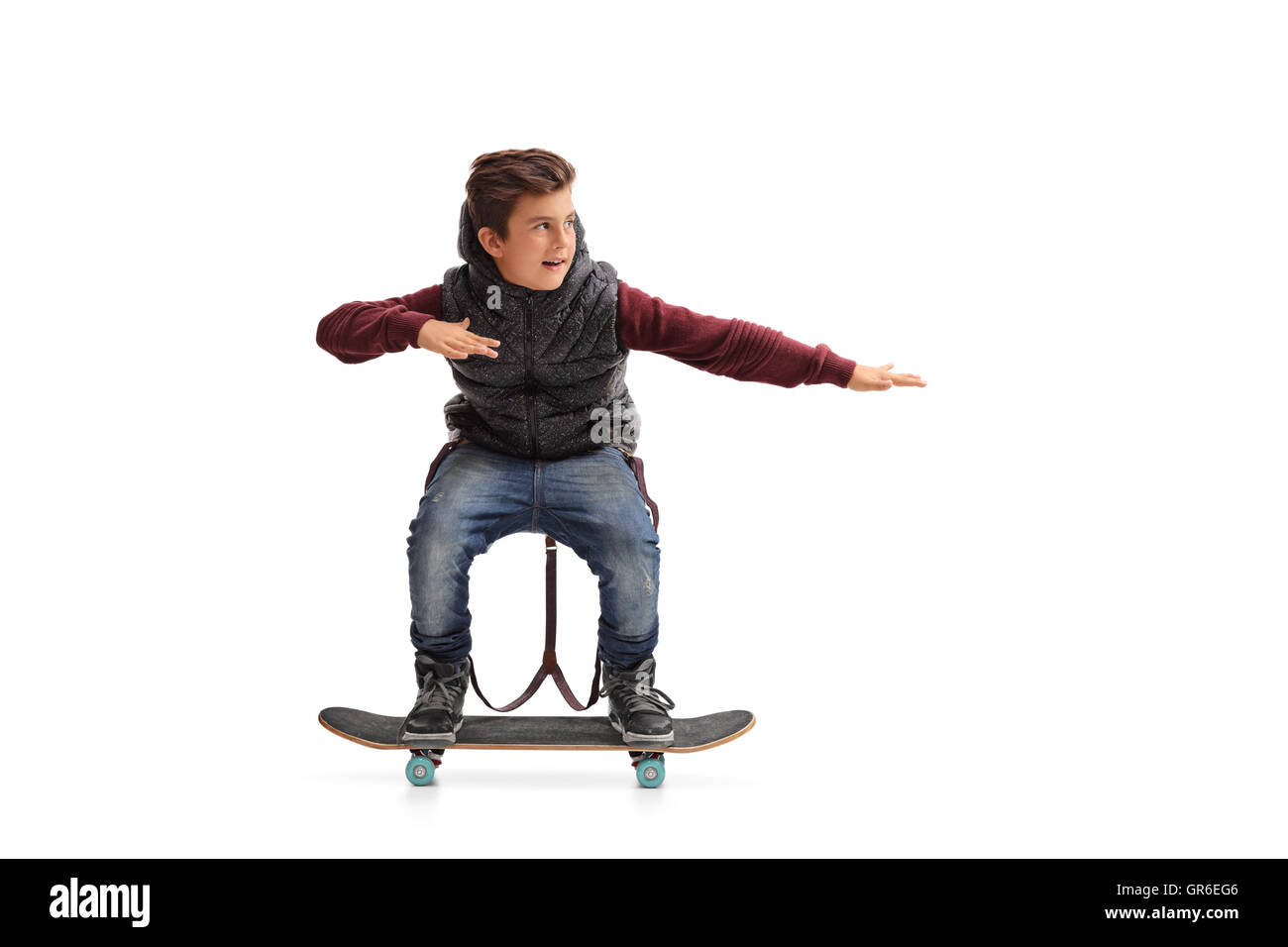 Happy boy riding a skateboard isolé sur fond blanc Banque D'Images