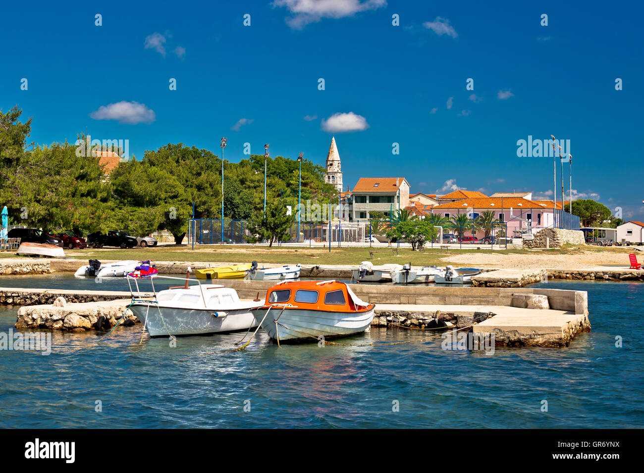Village côtier de Sveti Filip i Jakov vue front de mer, la Dalmatie, Croatie Banque D'Images