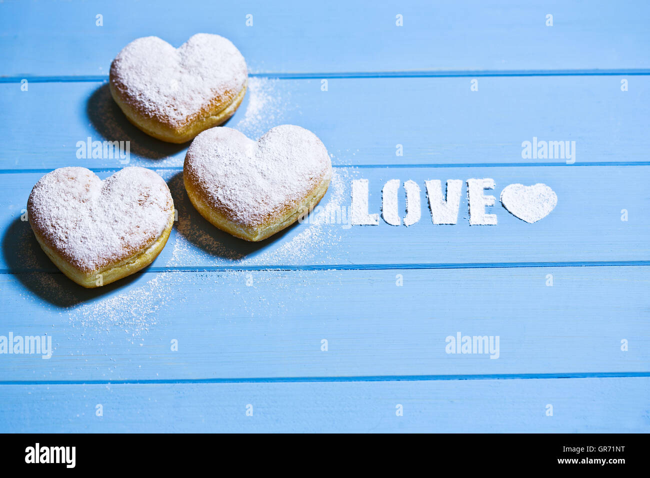 Coeur des beignes et des lettres d'amour Banque D'Images