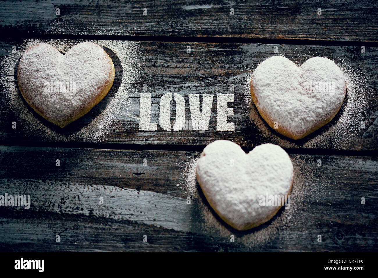 Coeur des beignes et des lettres d'amour Banque D'Images