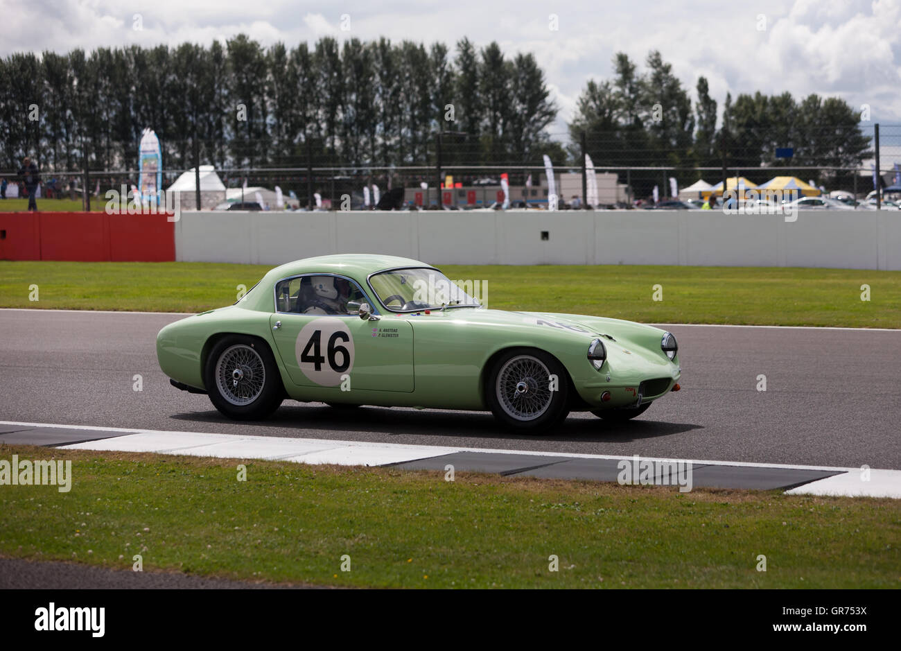 ANT Anstead conduisant un 1958, série 1, Lotus Elite lors de la qualification pour le trophée de tourisme RAC pour les voitures pré '63 GT historiques Banque D'Images