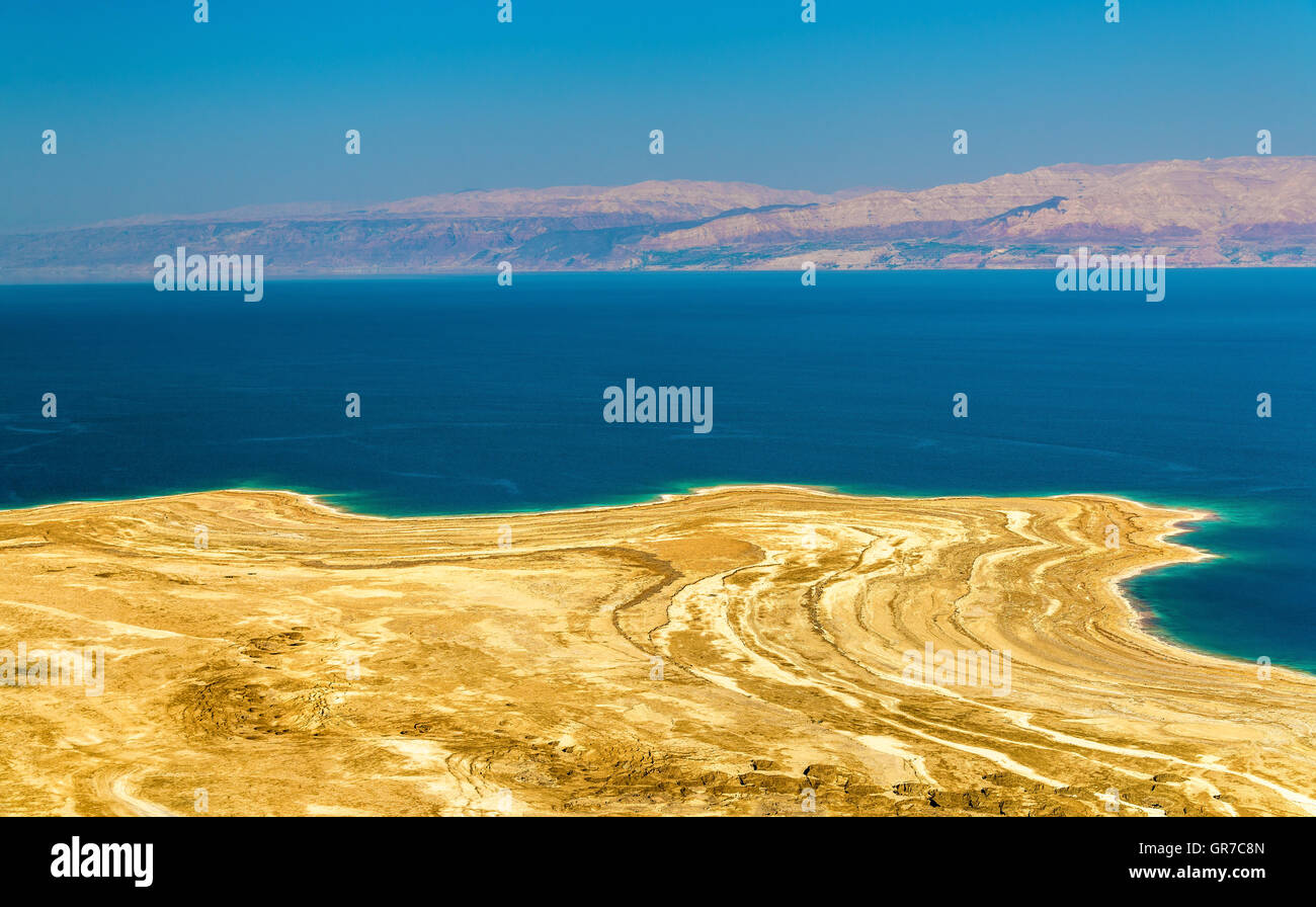 Vue de la côte de la mer Morte en Israël Banque D'Images