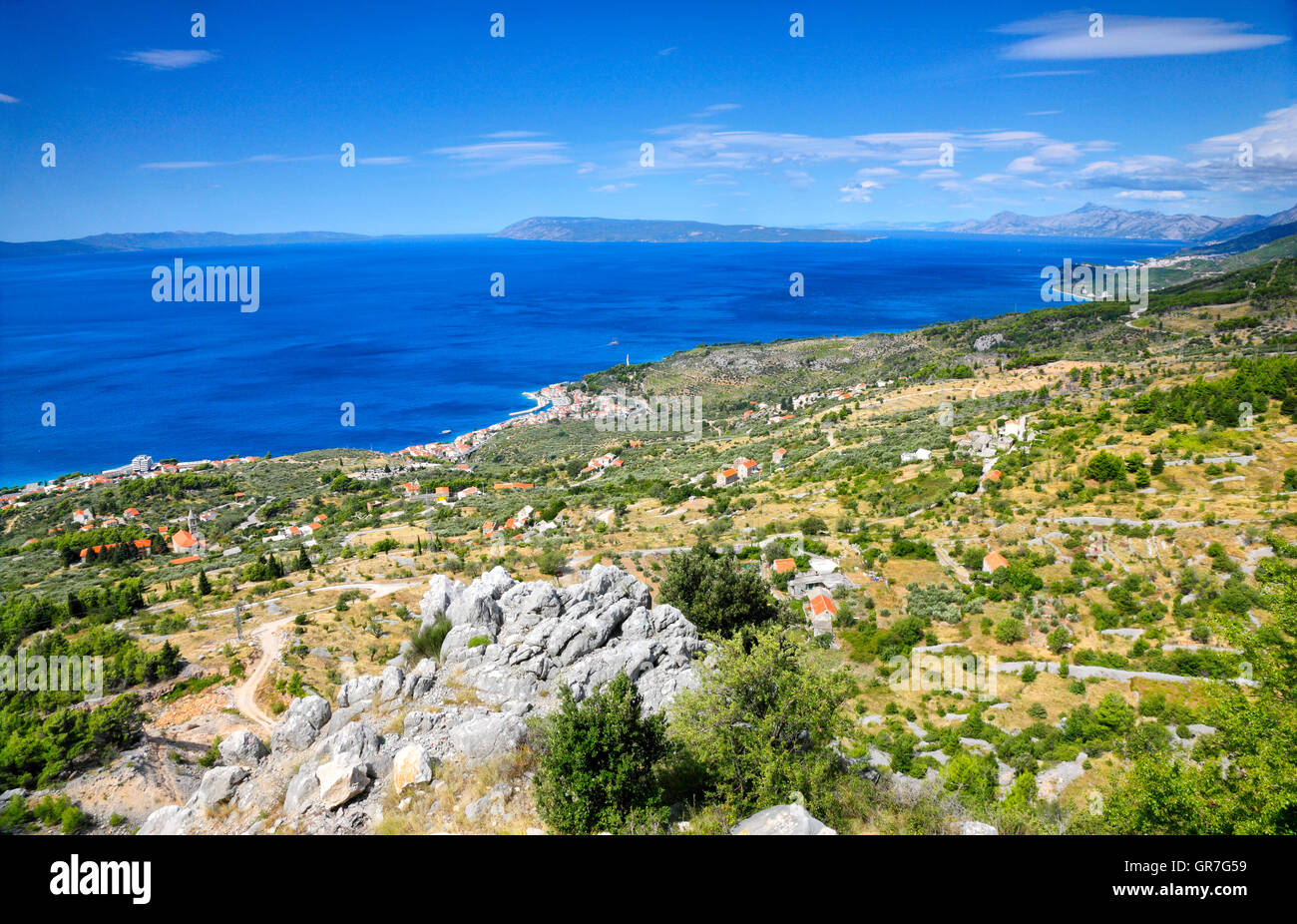 Riviera De Makarska, Podgora ville sous la montagne de Biokovo Banque D'Images