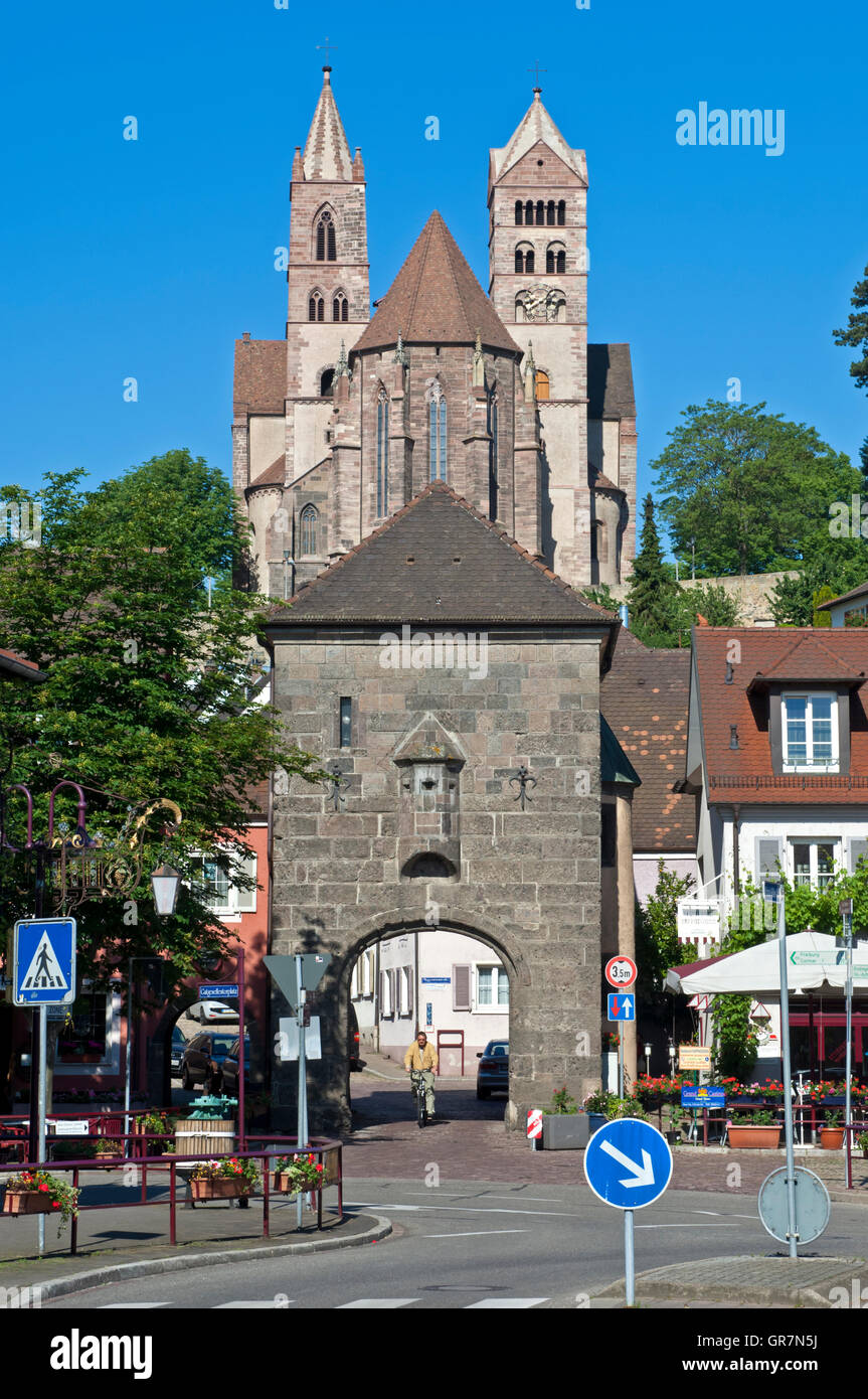 La ville Gutgesellentor Stephansmã Nster, derrière la cathédrale St Stephan,, Breisach, Bade-Wurtemberg, Allemagne Banque D'Images