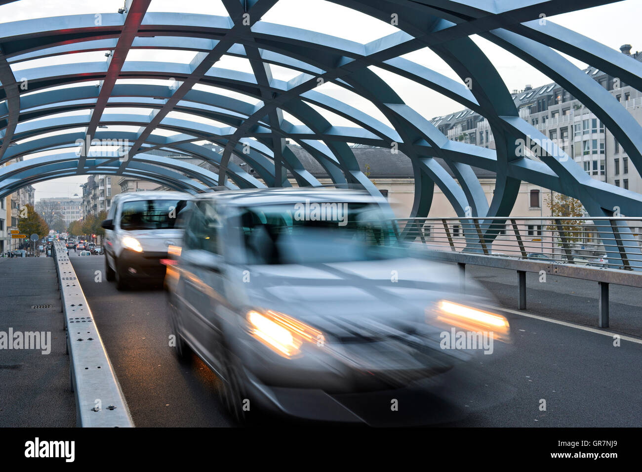 Tube-Shaped Structure spatiale de l'Hans-Wilsdorf-Bridge, Genève, Suisse Banque D'Images