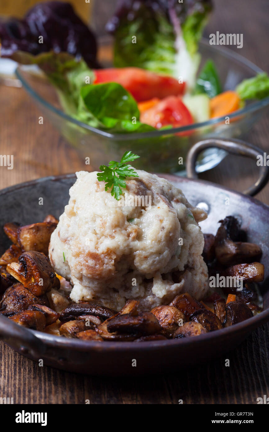 Boulette de pain aux champignons Banque D'Images