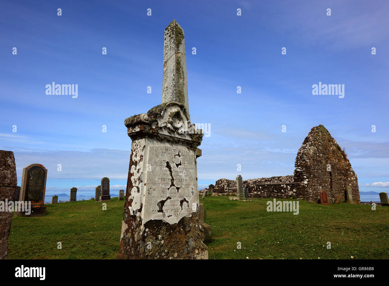 L'Écosse, les Hébrides intérieures, à l'île de Skye, la péninsule de Waternish, Trumpan Church et cimetière, église médiévale ruine Banque D'Images