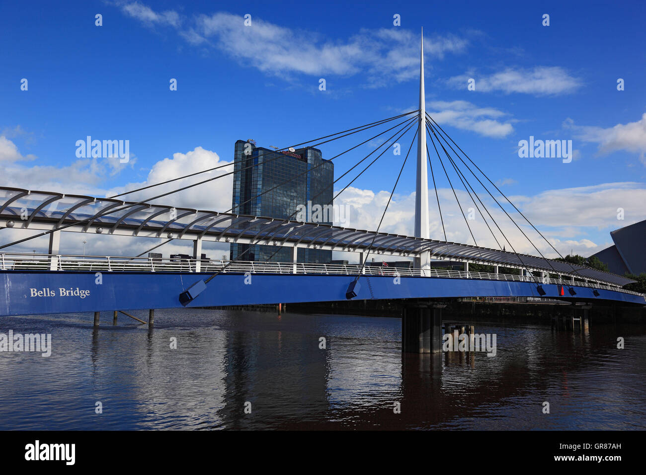 L'Écosse, la ville de Glasgow, cloches sur pont rivière Clyde Banque D'Images