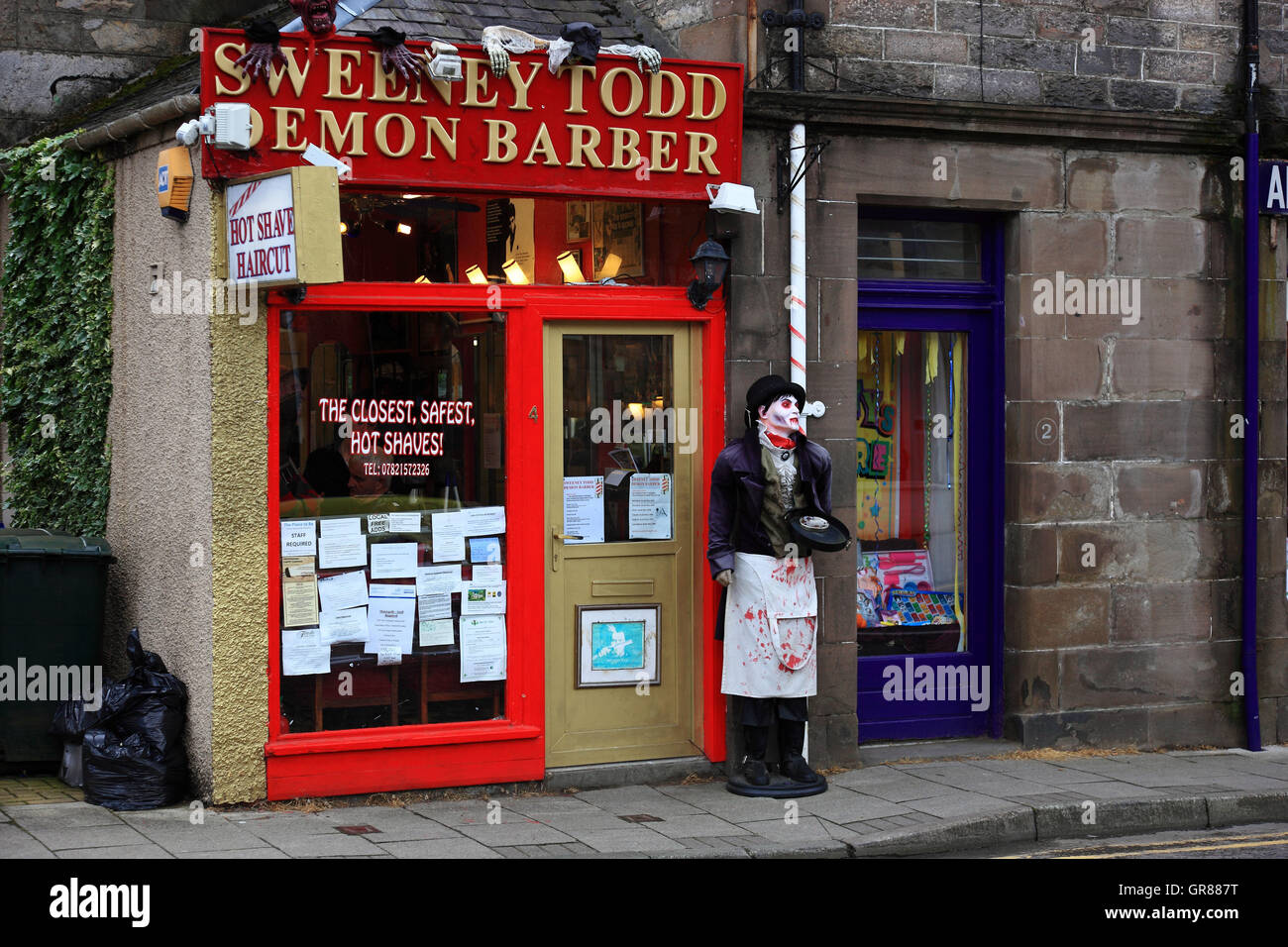 L'Écosse, à la place d'affaires coiffure Pitlochry Banque D'Images