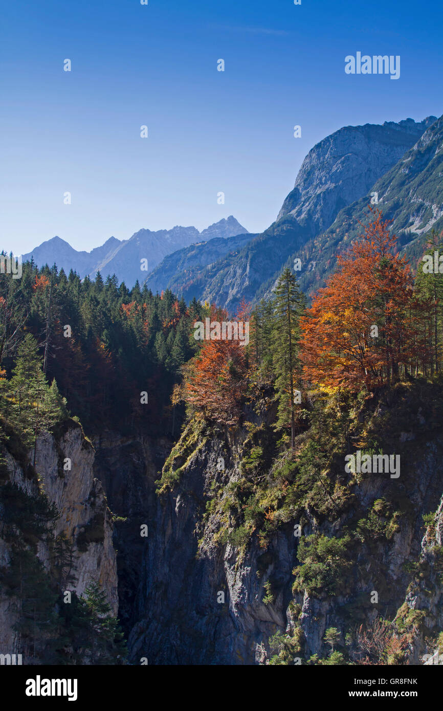 Gorge impressionnante dans le Karwendel à Krummhörn dans le temps d'automne Banque D'Images