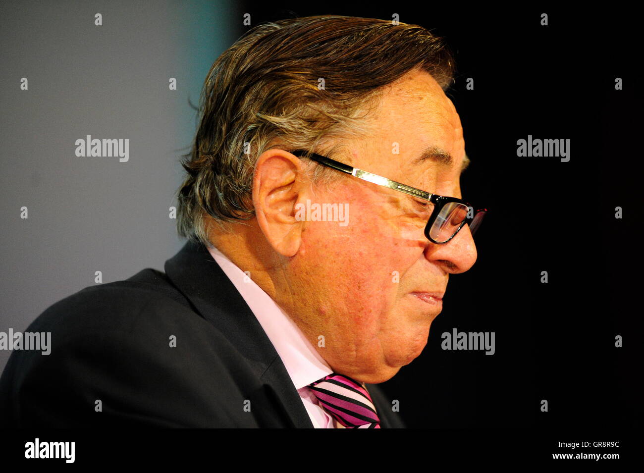 Richard Lugner présente ses Opera Ball Guest 2015 Banque D'Images