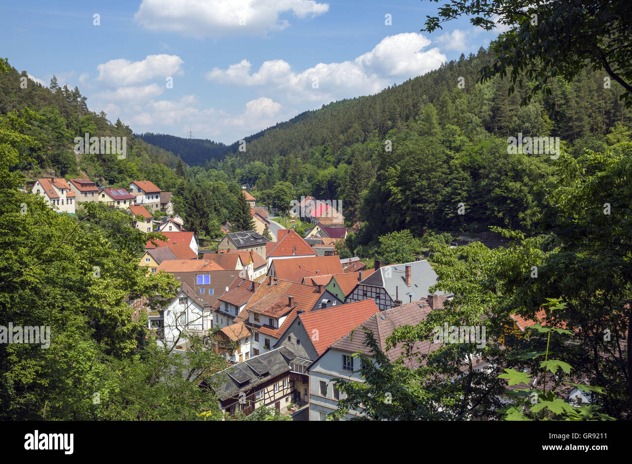 Bad lippspringe dans la vallée de la Saale au soleil en été, Thuringe, Allemagne Banque D'Images