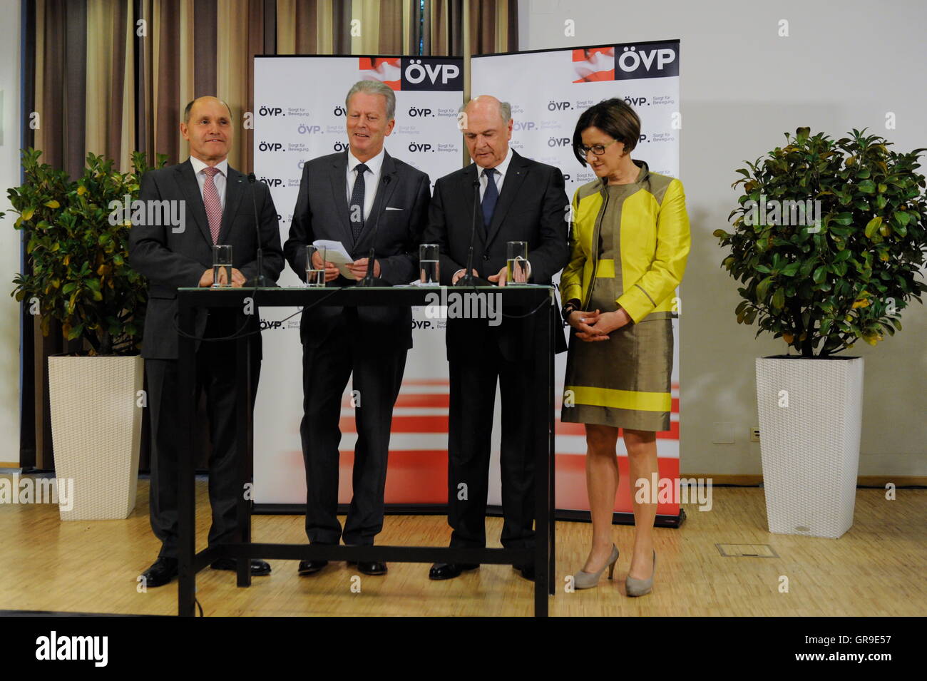 Le ministre de l'Intérieur, Wolfgang Sobotka, Vice-chancelier allemand Reinhold Mitterlehner, Erwin PRÖLL, Gouverneur et Ex-Interior Ministre Johanna Banque D'Images