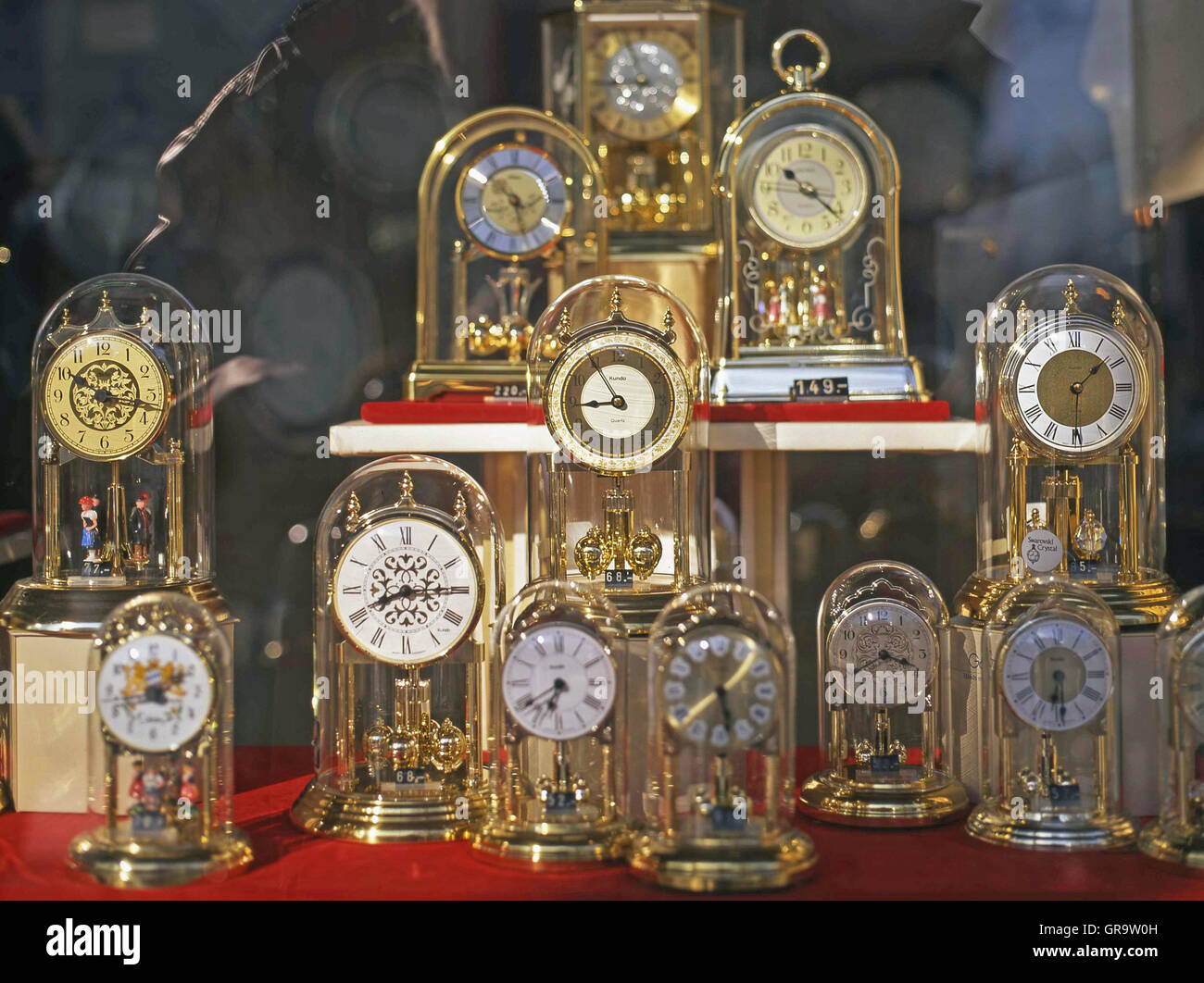 Montres en Showcase Banque D'Images