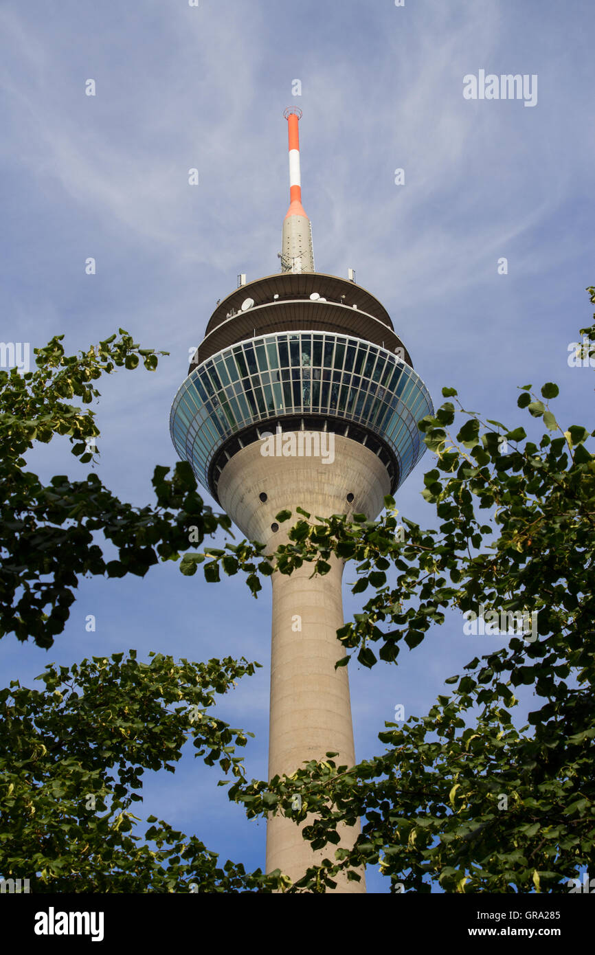 La tour du Rhin Duesseldorf Banque D'Images