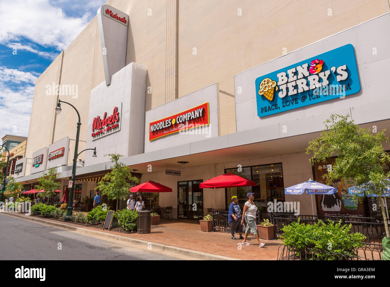 SILVER SPRING, Maryland, USA - Centre-ville de Silver Spring piéton mall et entreprises, Ellsworth Avenue. Banque D'Images