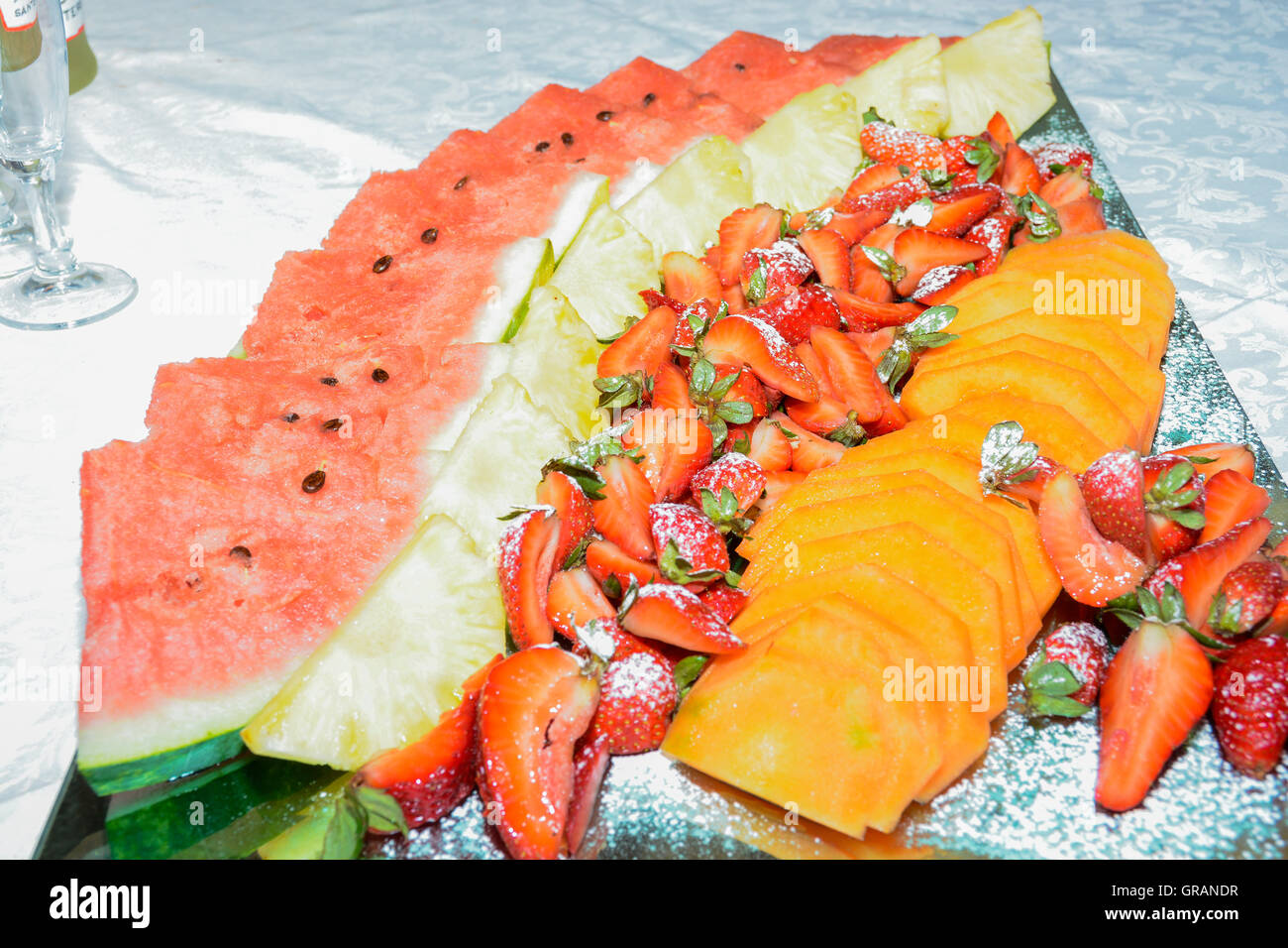 Composition de fruits d'été. La lumière et l'invitation pour un repas d'été. des ressources graphiques. Typique de la Sicile. Banque D'Images