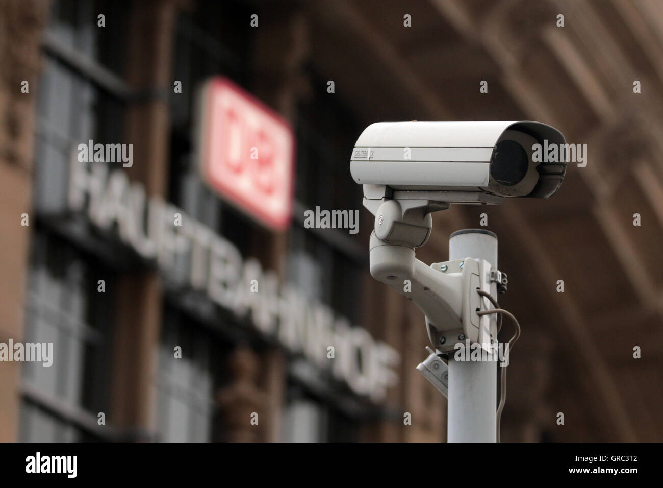 La surveillance vidéo de la gare centrale à Francfort Banque D'Images