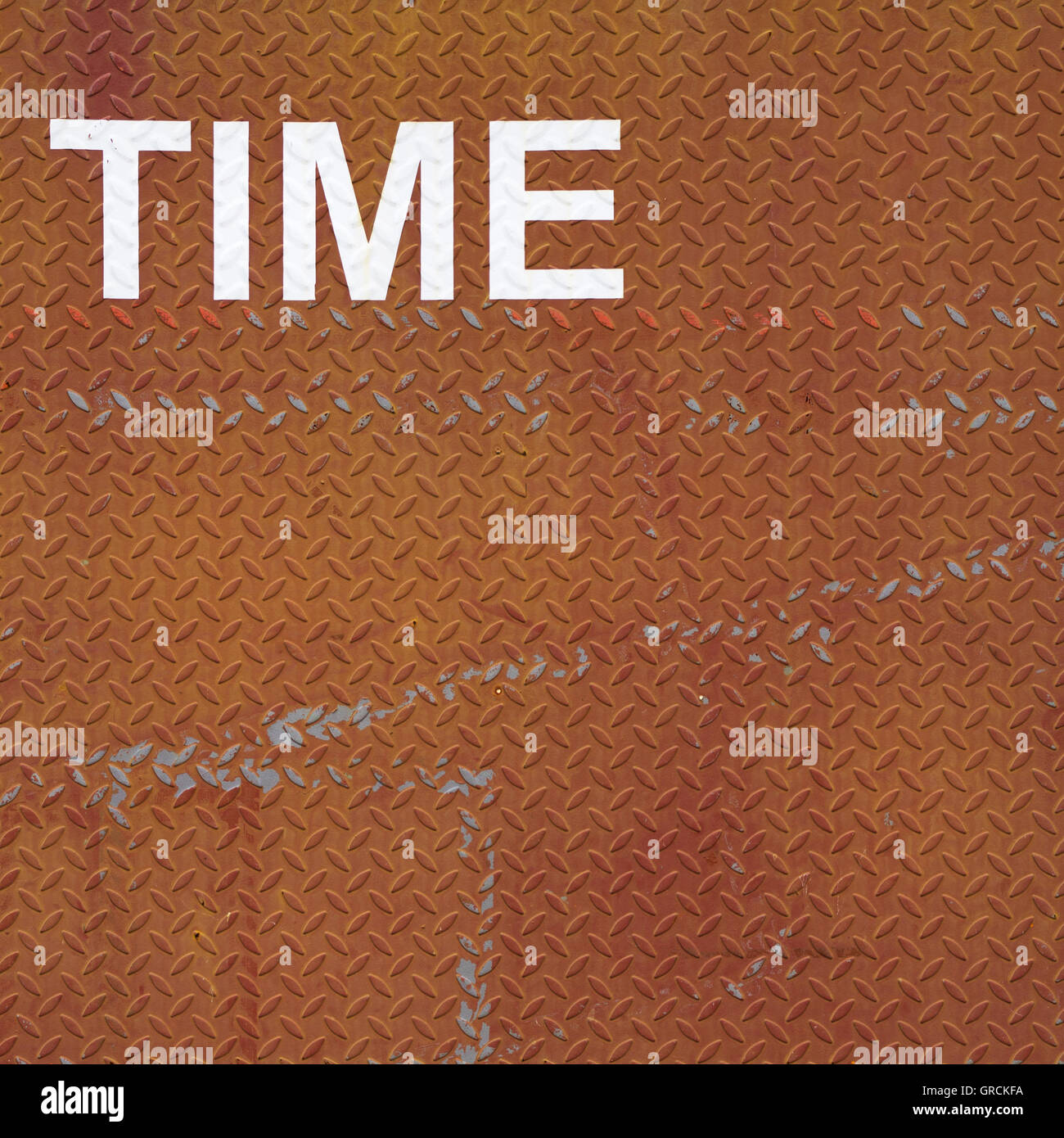 Temps,Journal Officiel sur Rusty Metal Sheet With Copy Space Banque D'Images