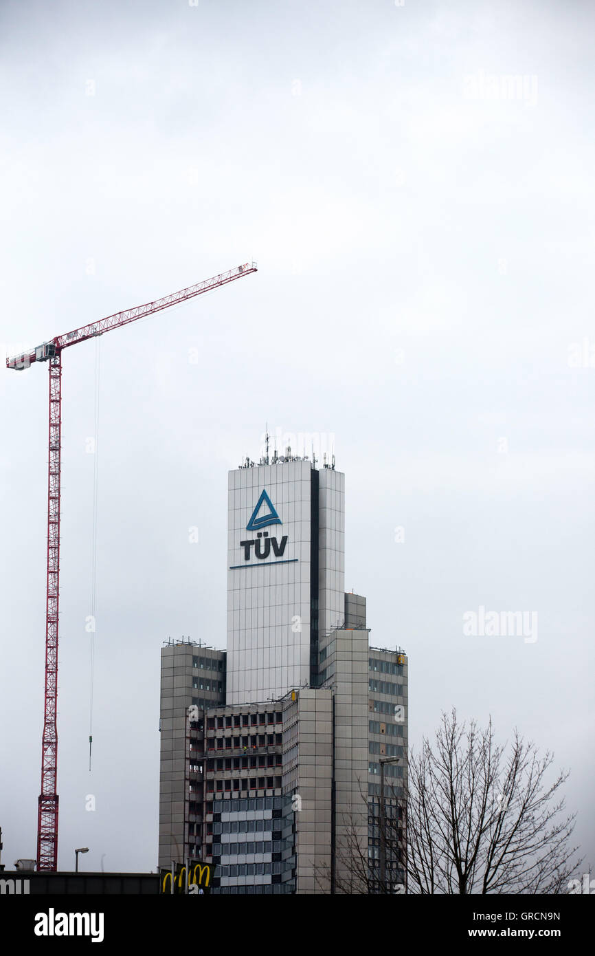 Grue plus haut gratte-ciel de l'Allemagne à Cologne Tüv Banque D'Images